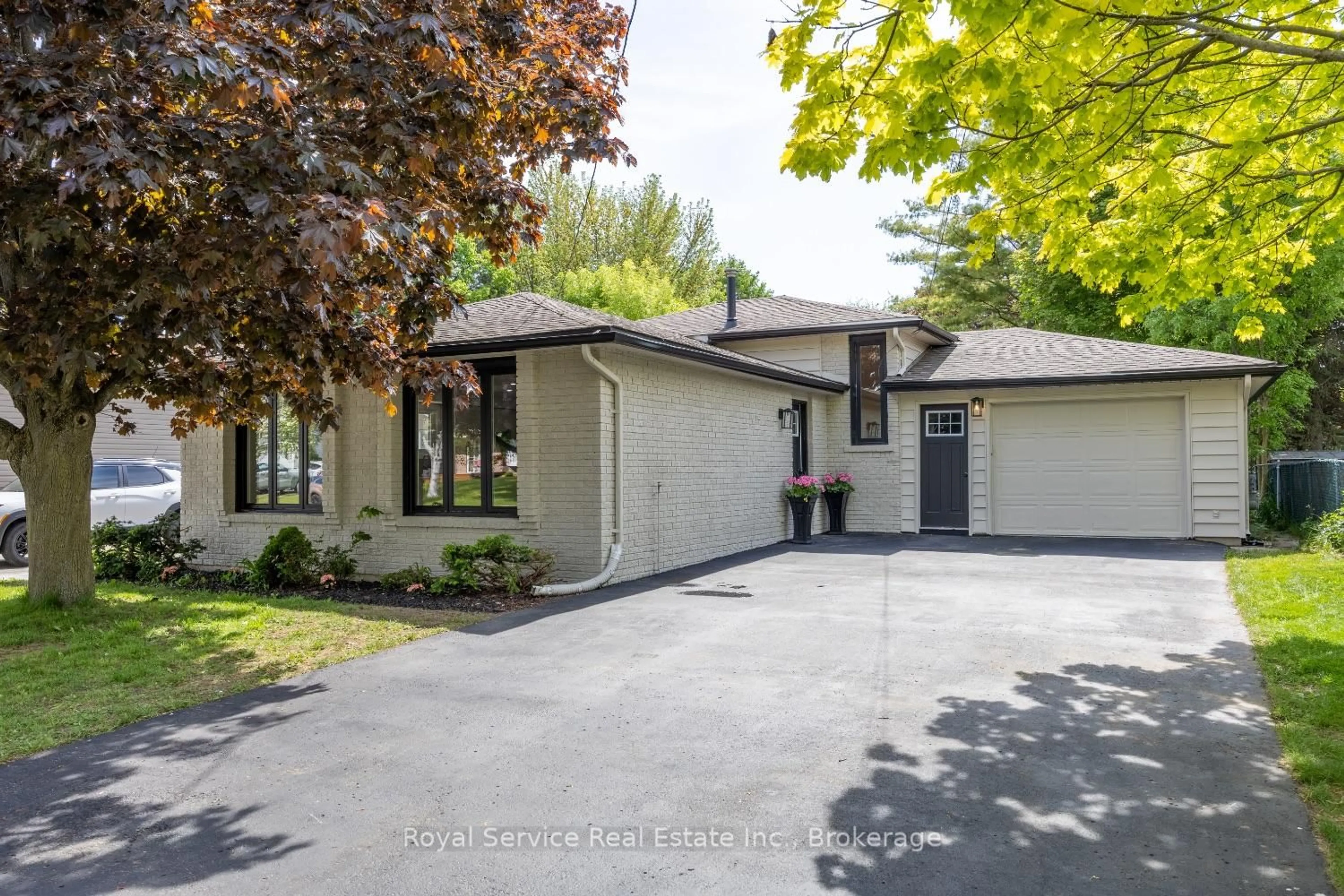 Home with vinyl exterior material, street for 567 Daintry Cres, Cobourg Ontario K9A 4X9