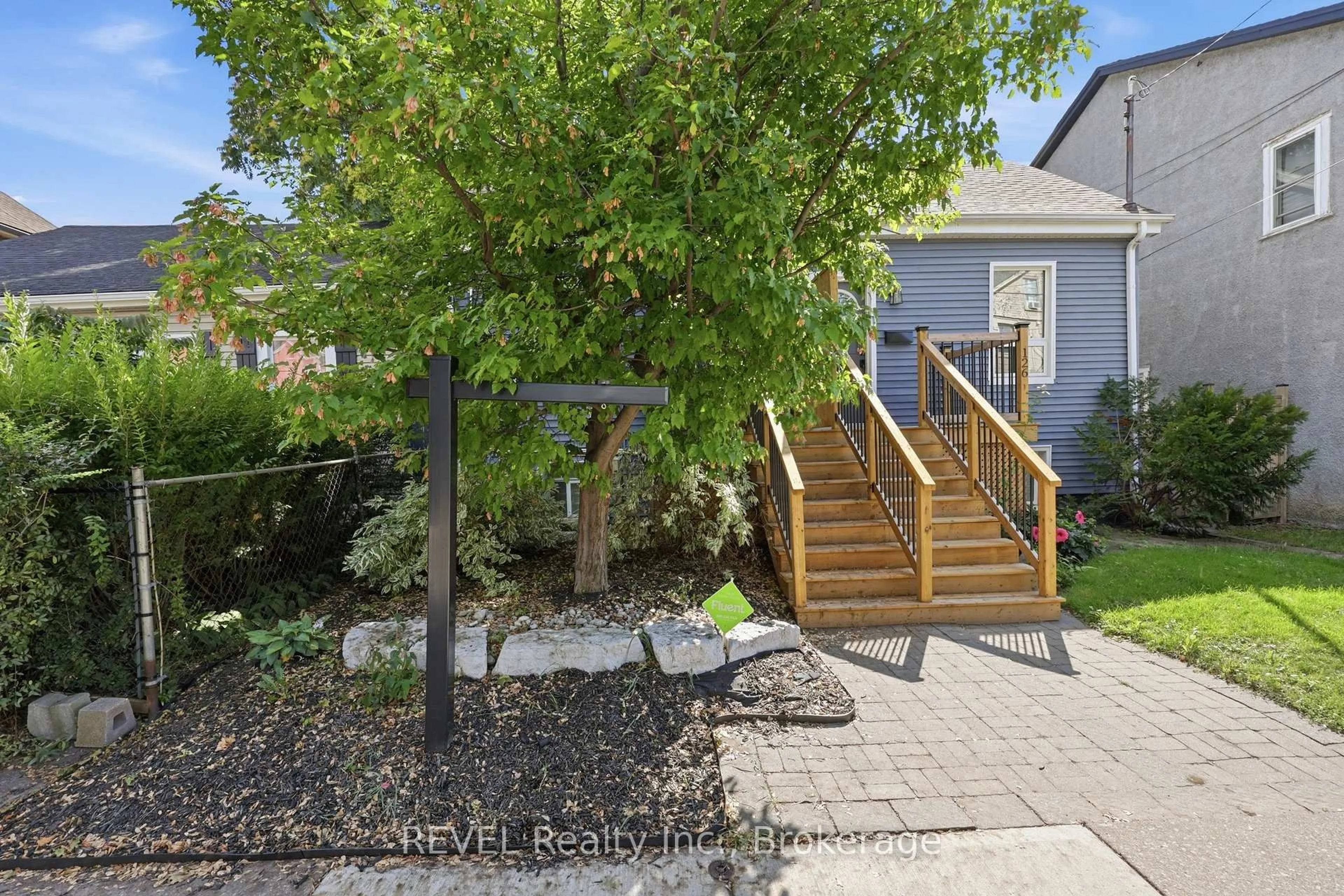 Patio, street for 128 Robert St, Hamilton Ontario L8L 2P6