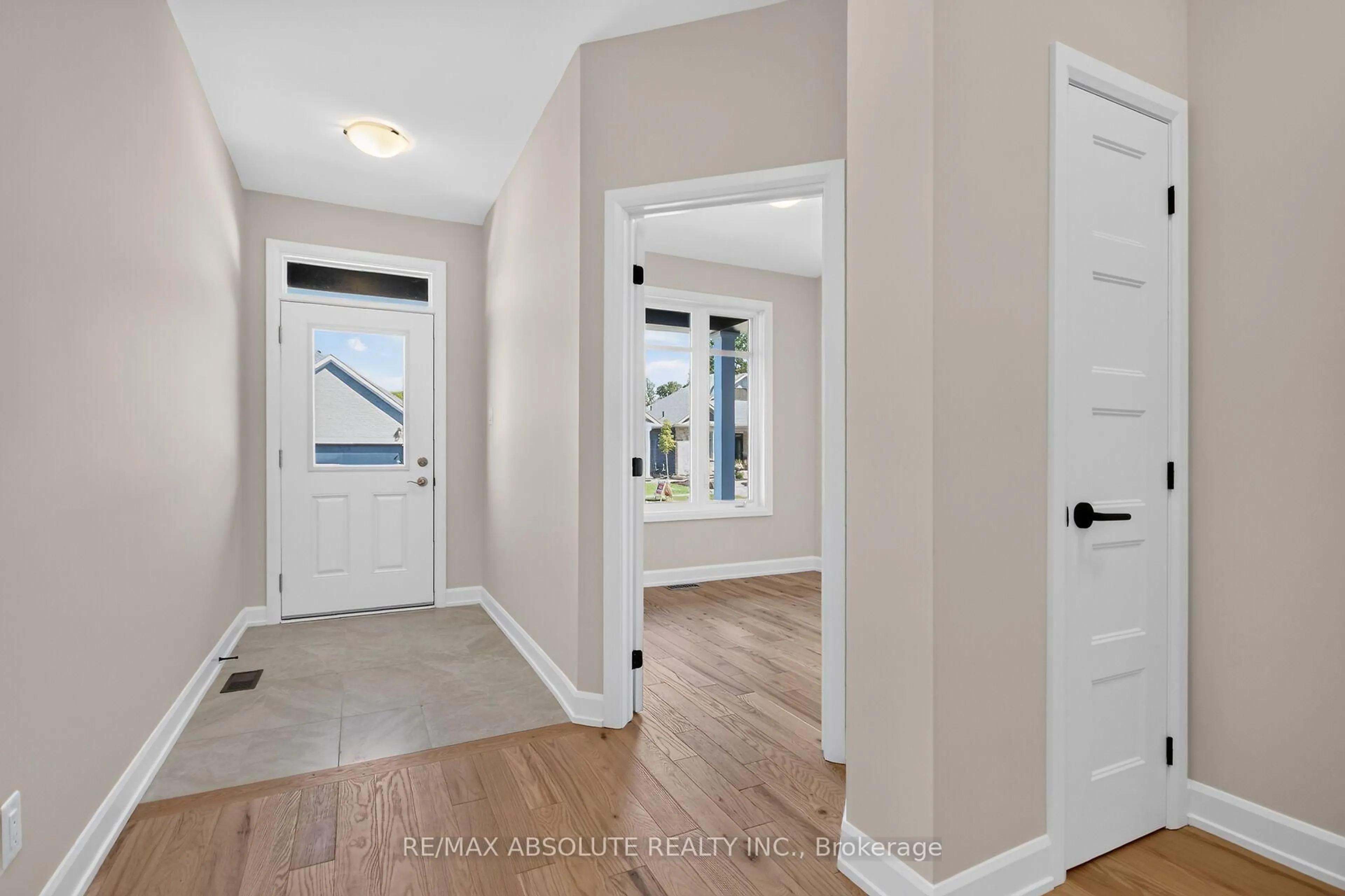 Indoor entryway for 515 Swinley Ave, North Grenville Ontario K0G 1J0