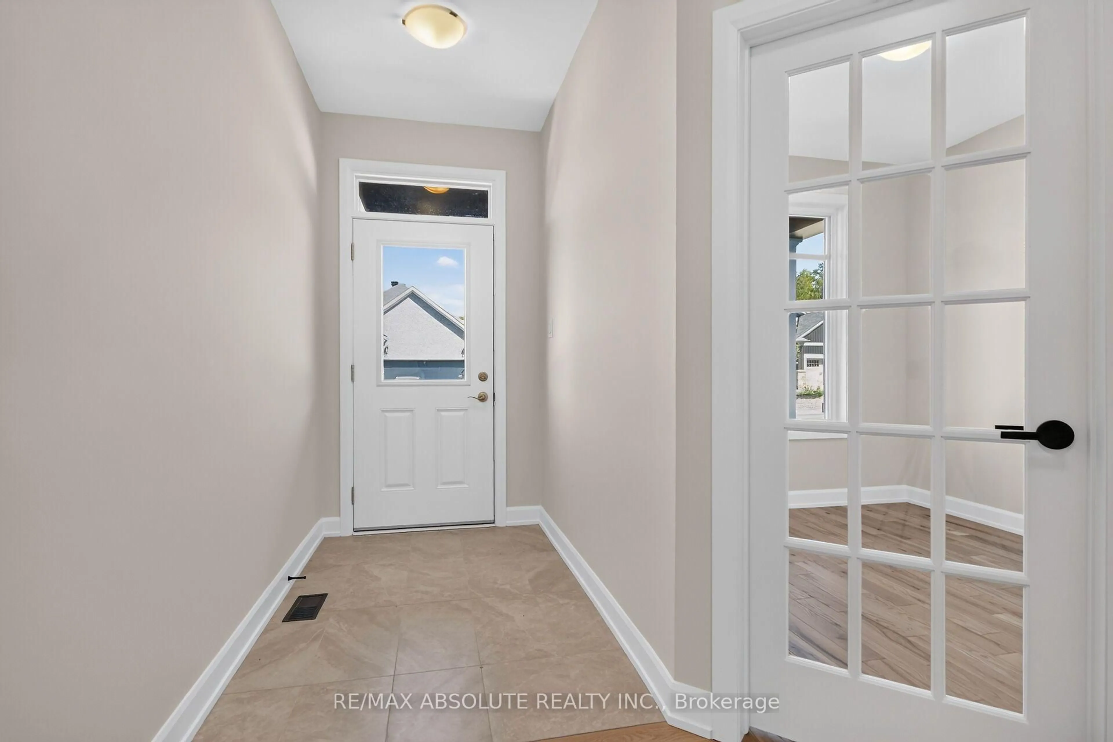Indoor entryway for 515 Swinley Ave, North Grenville Ontario K0G 1J0