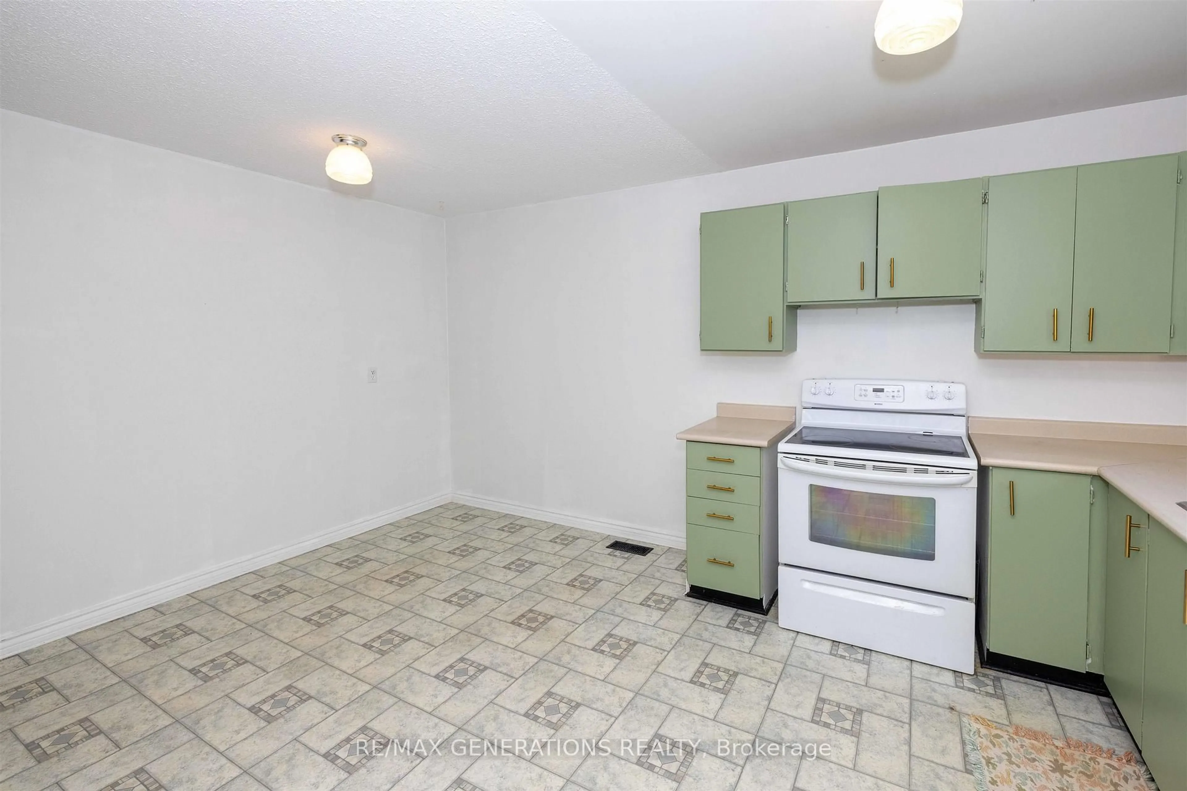 Standard kitchen, unknown for 481 WENTWORTH Cres, Thunder Bay Ontario P7A 7S7