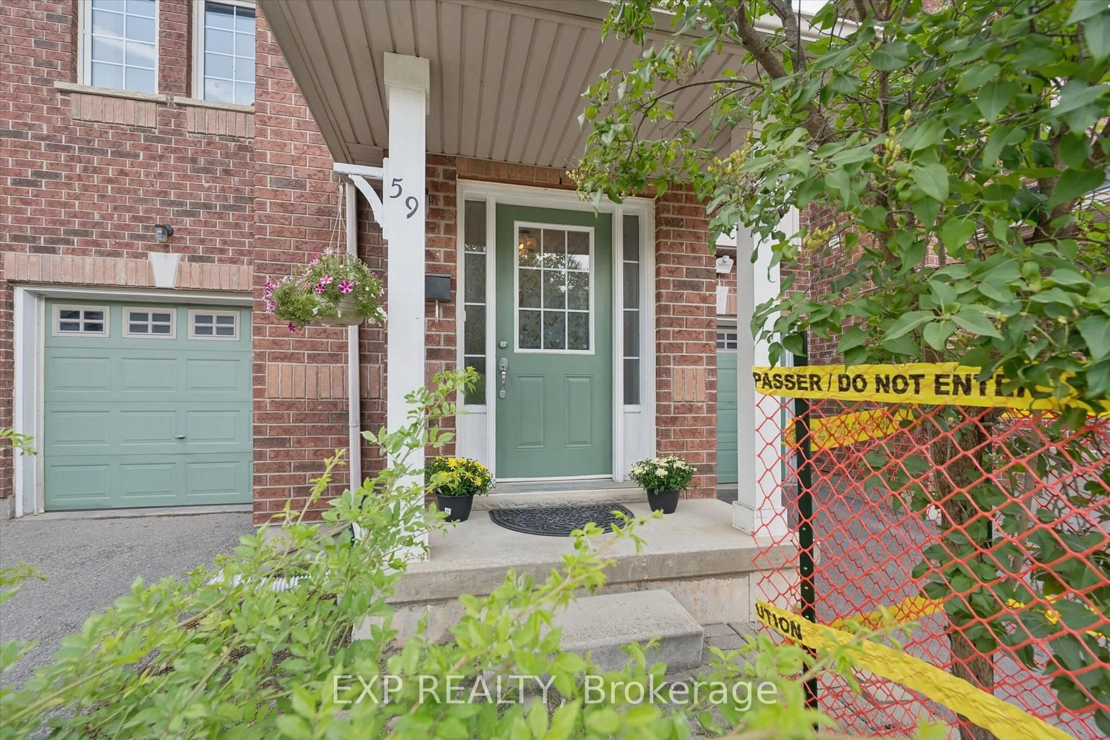 Indoor entryway for 250 Ainslie St #59, Cambridge Ontario N1R 8P8