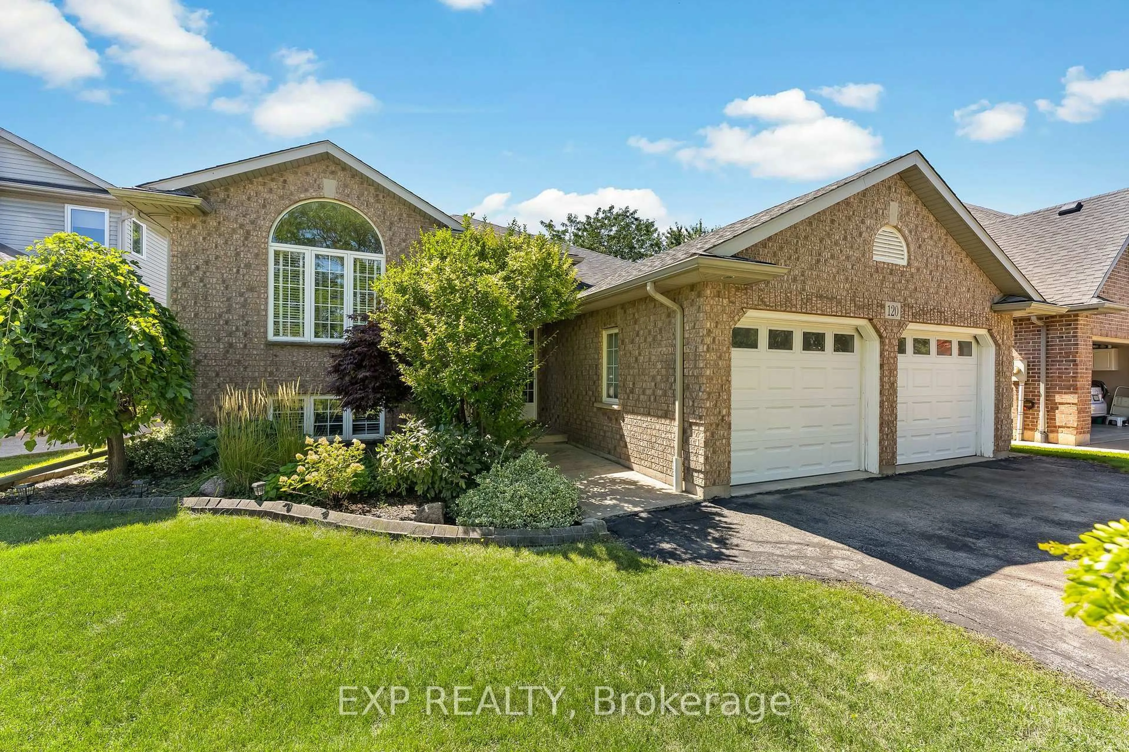Unknown for 120 REDWOOD Crt, Welland Ontario L3C 7C4