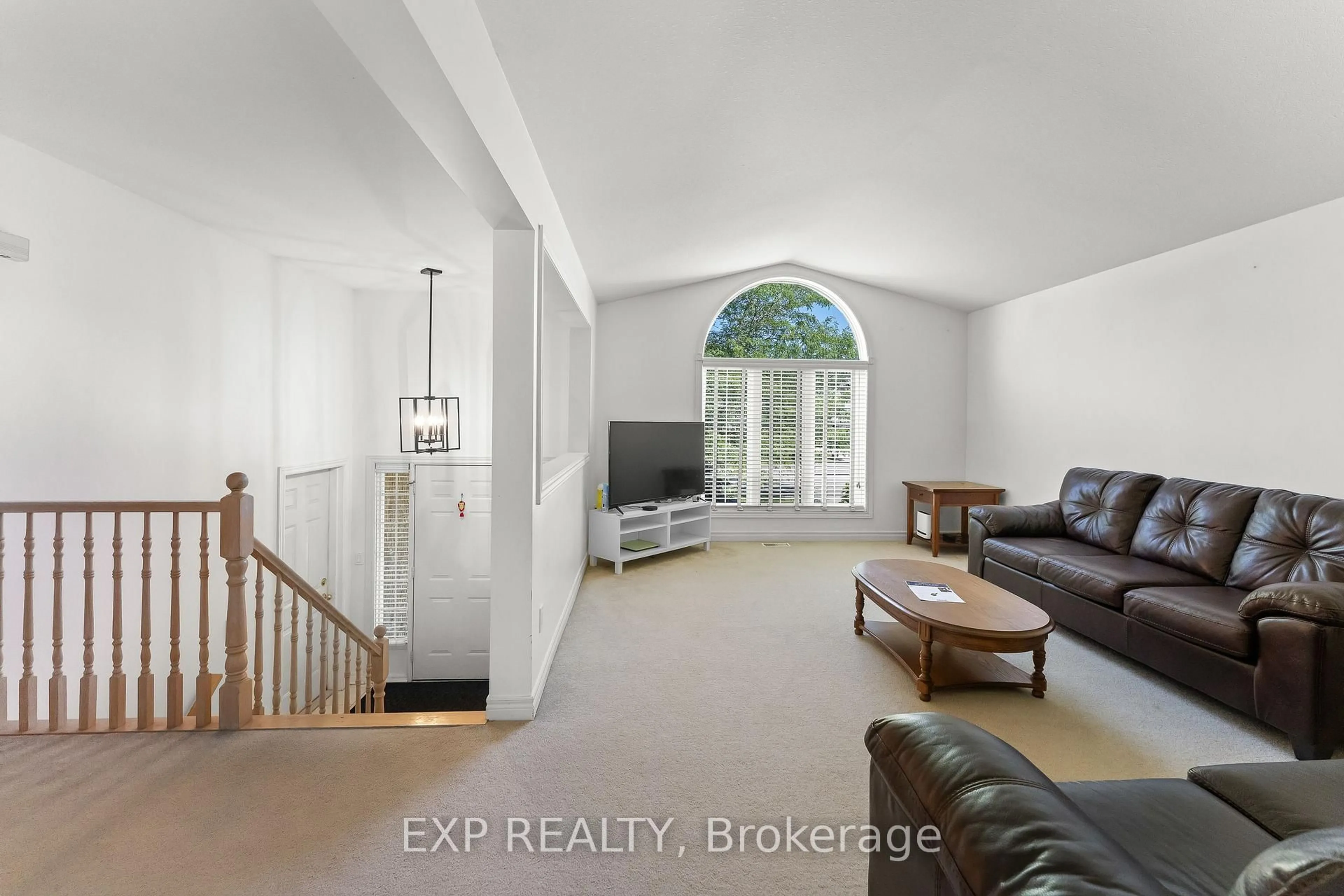 Unknown for 120 REDWOOD Crt, Welland Ontario L3C 7C4