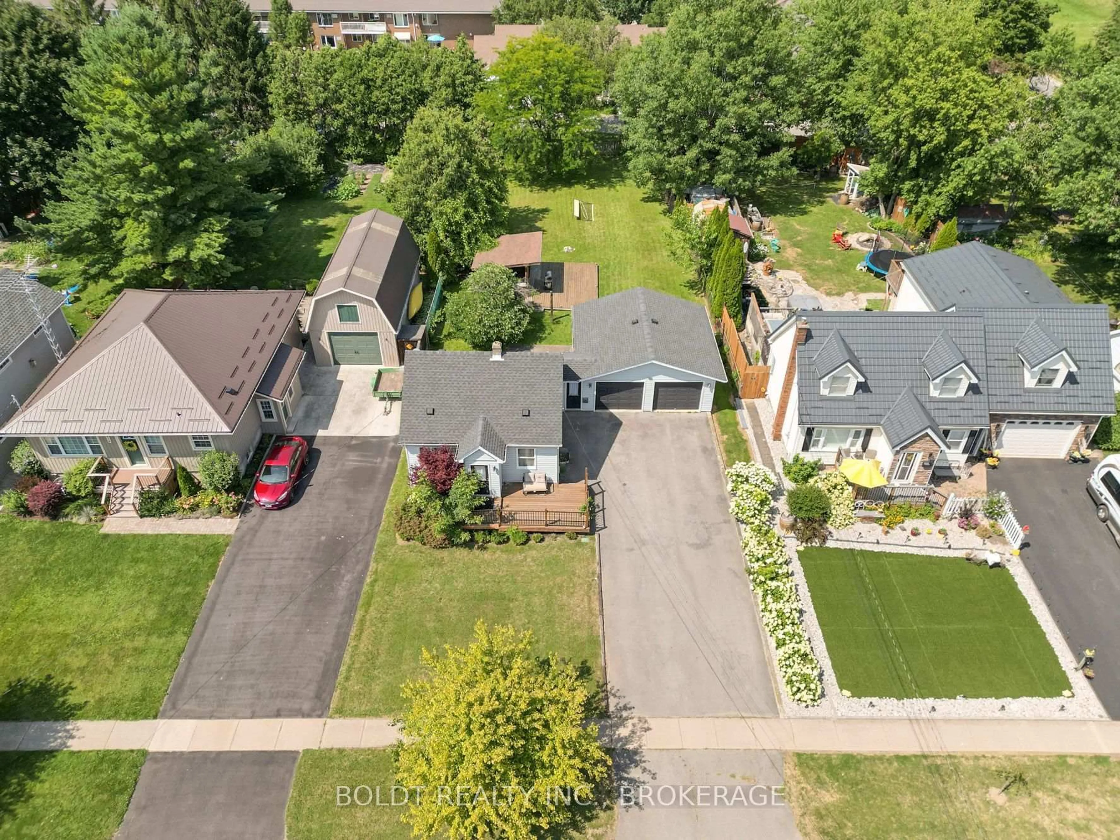 A pic from outside/outdoor area/front of a property/back of a property/a pic from drone, street for 642 PENNER Rd, Niagara-on-the-Lake Ontario L0S 1J0
