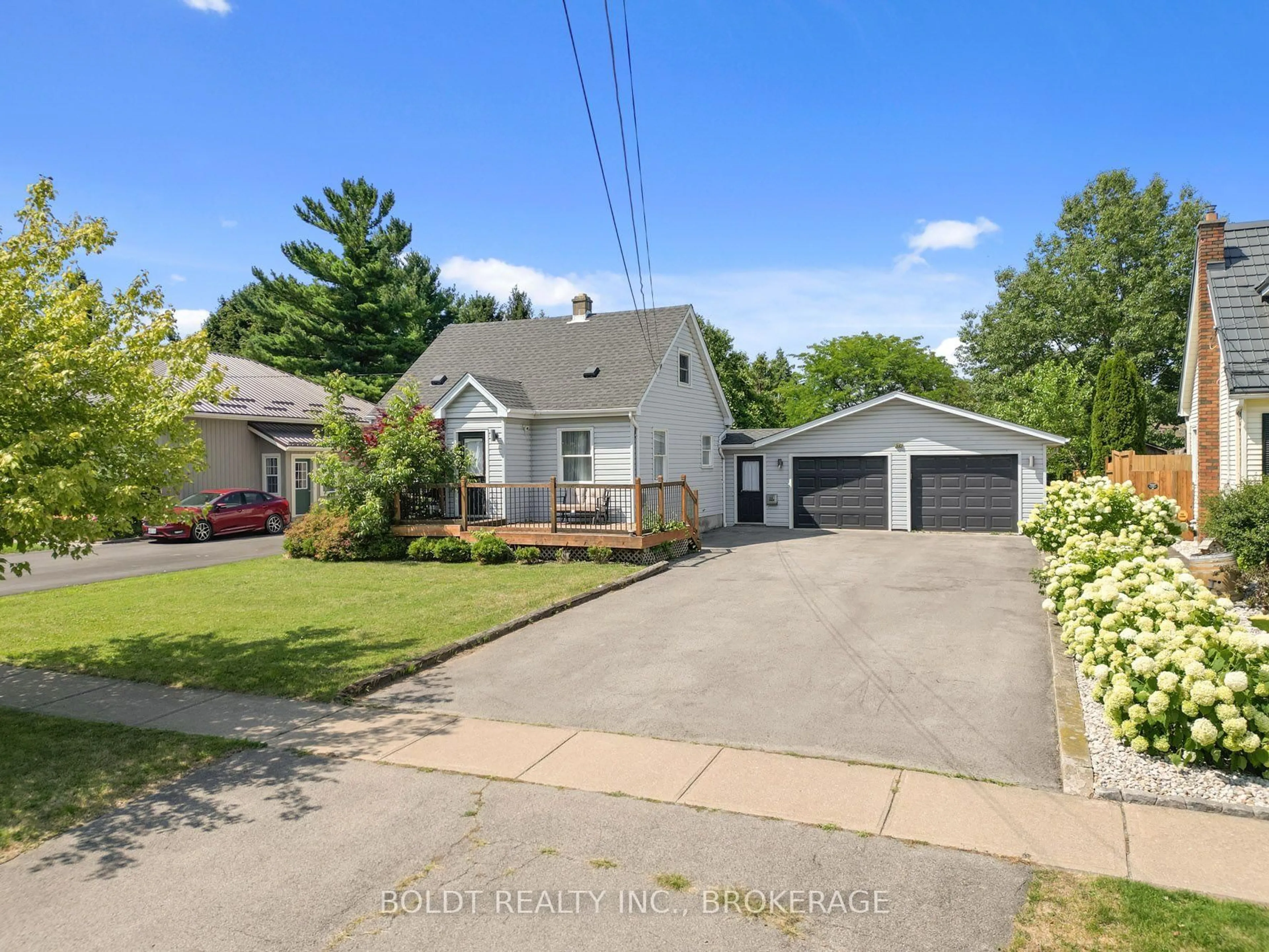 A pic from outside/outdoor area/front of a property/back of a property/a pic from drone, street for 642 PENNER Rd, Niagara-on-the-Lake Ontario L0S 1J0