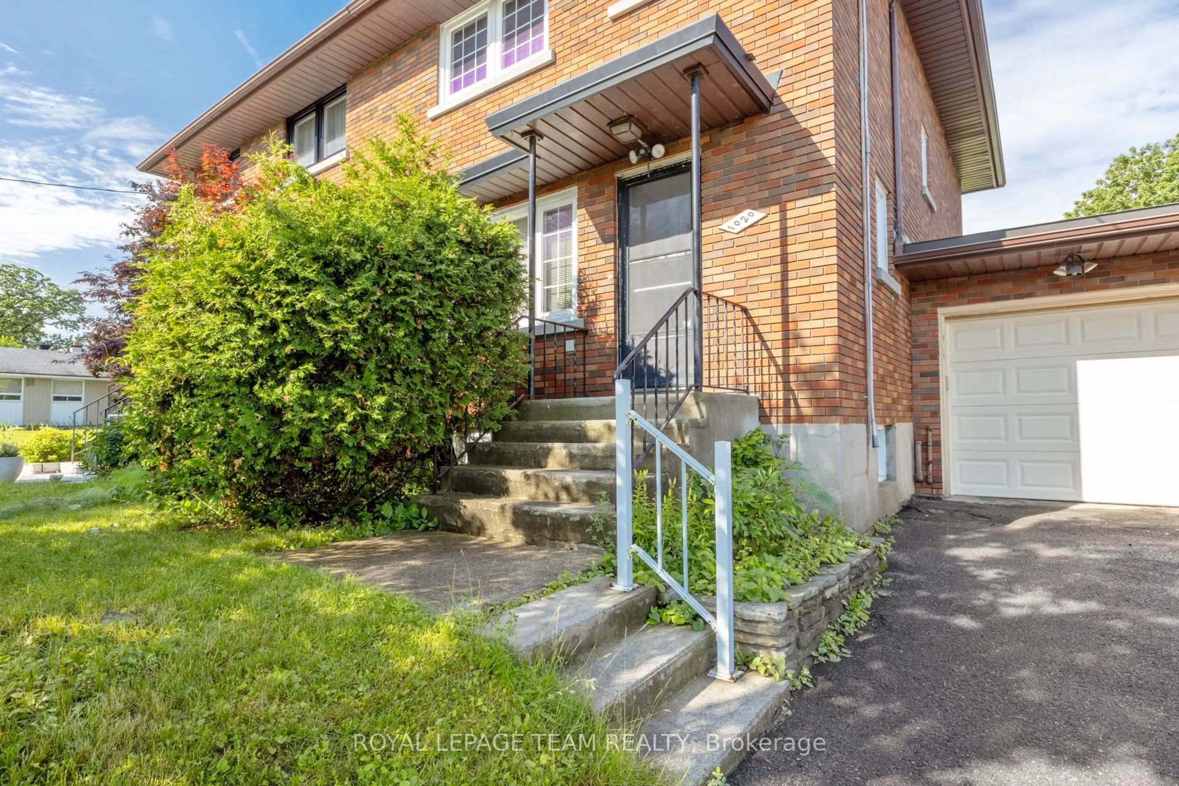 Home with brick exterior material, street for 1020 RIDDELL Ave, Ottawa Ontario K2C 2J5