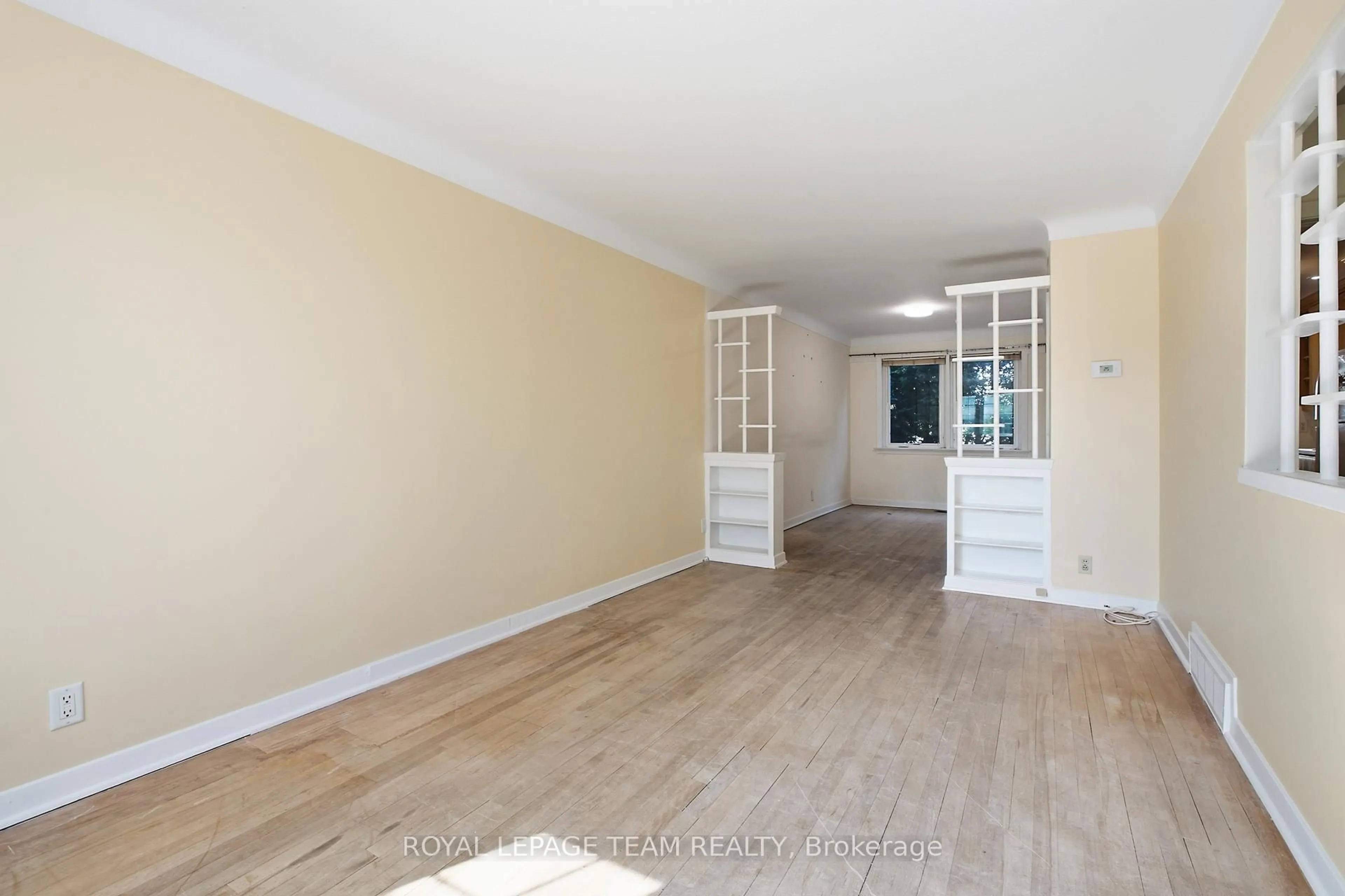 A pic of a room for 1020 RIDDELL Ave, Ottawa Ontario K2C 2J5
