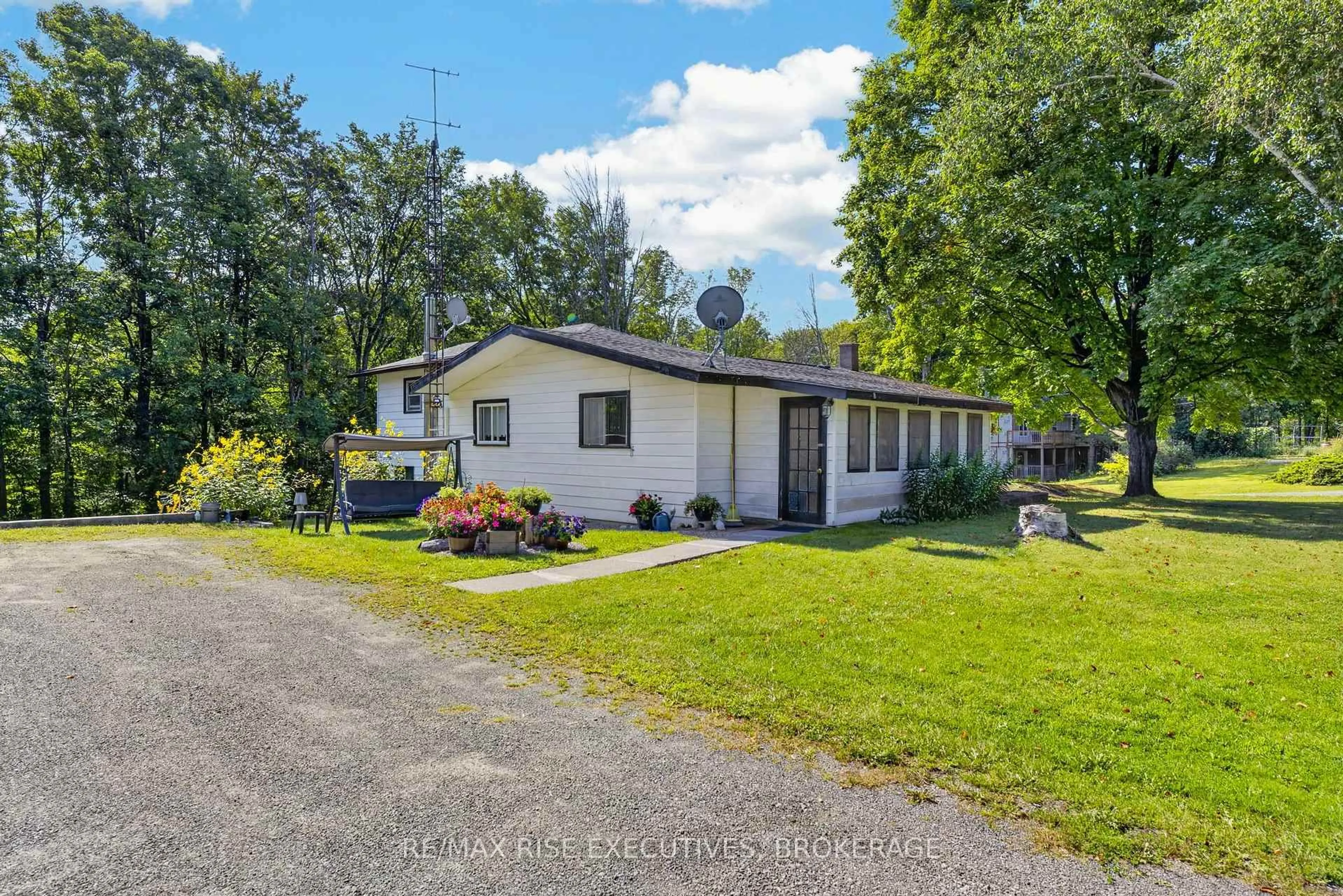 A pic from outside/outdoor area/front of a property/back of a property/a pic from drone, unknown for 6900 Perth Rd, Perth Road Ontario K0H 2L0