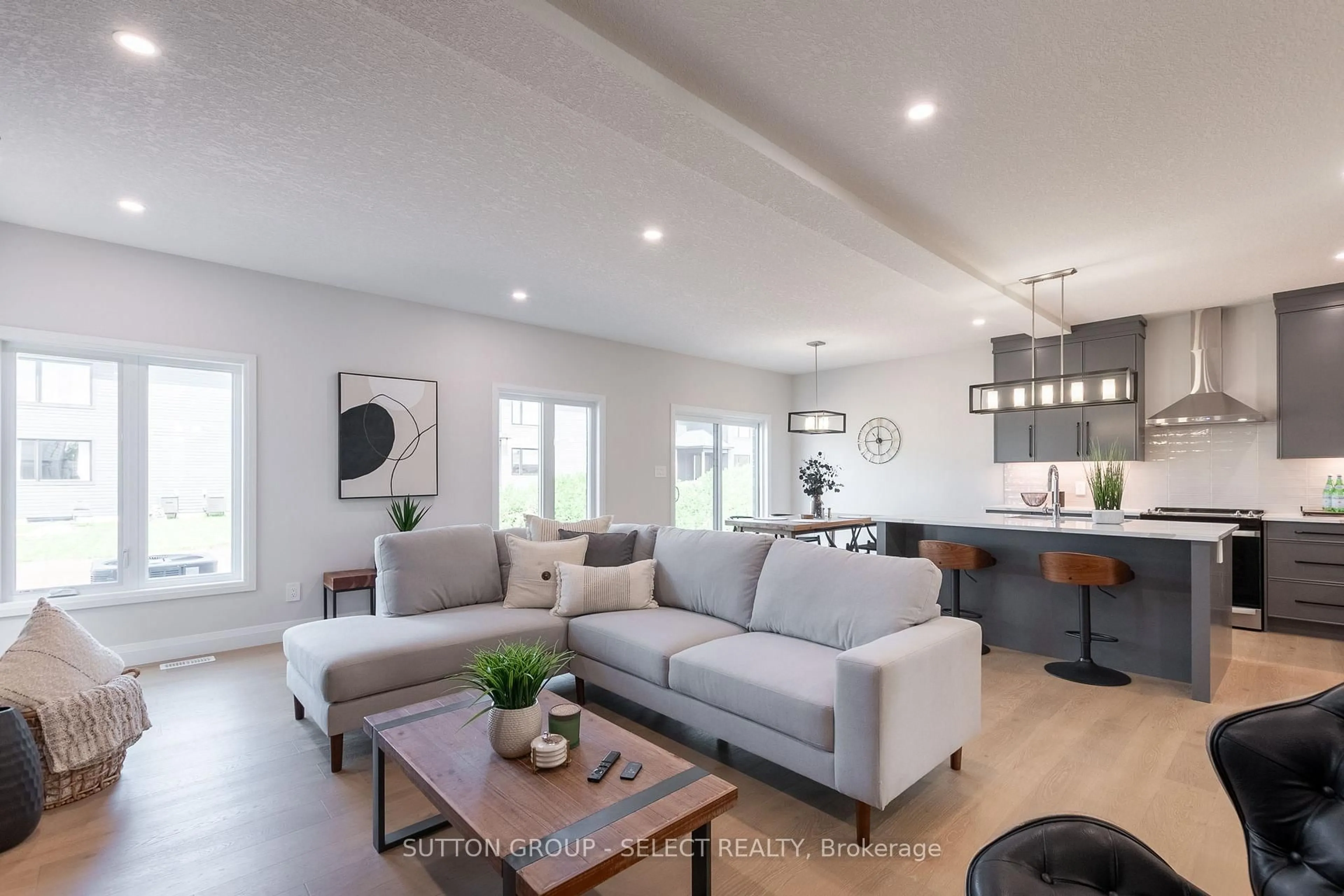 Living room with furniture, unknown for 6342 HEATHWOODS Ave, London South Ontario N6P 1H5