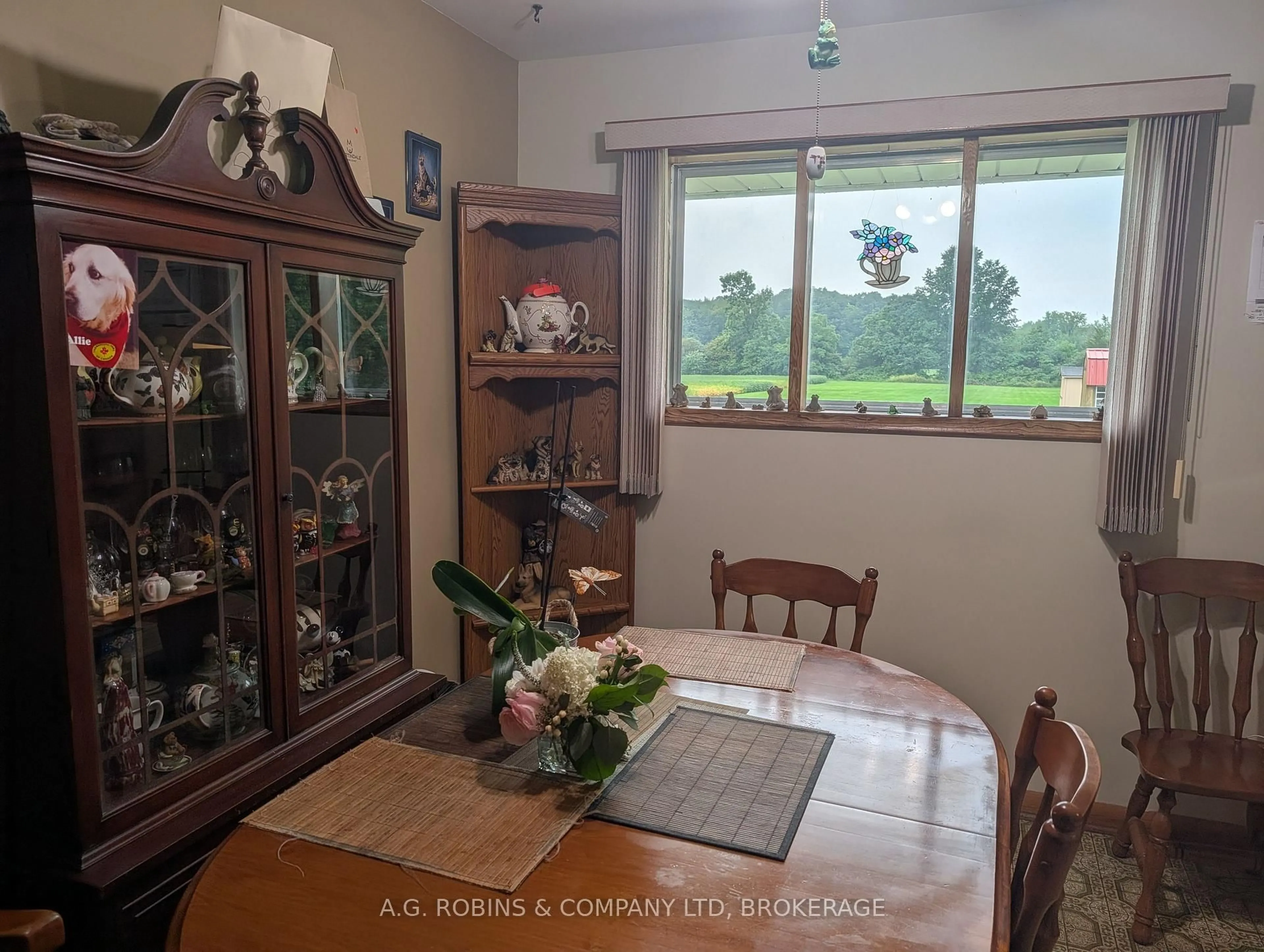 Dining room, unknown for 957 RIDGE Rd, Welland Ontario L3B 5N7