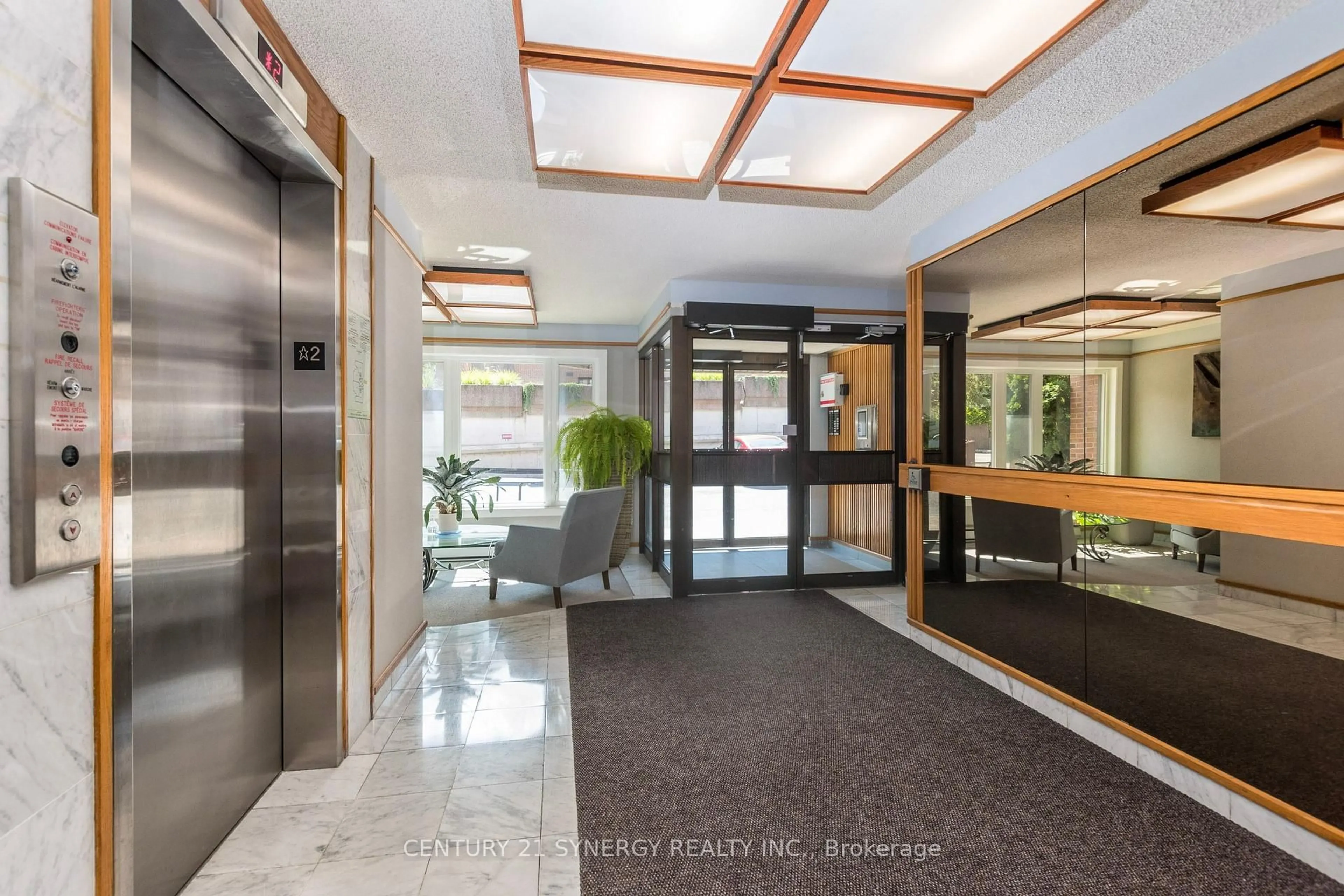 Indoor foyer for 257 Botanica Private #38, Ottawa Ontario K1Y 4P8