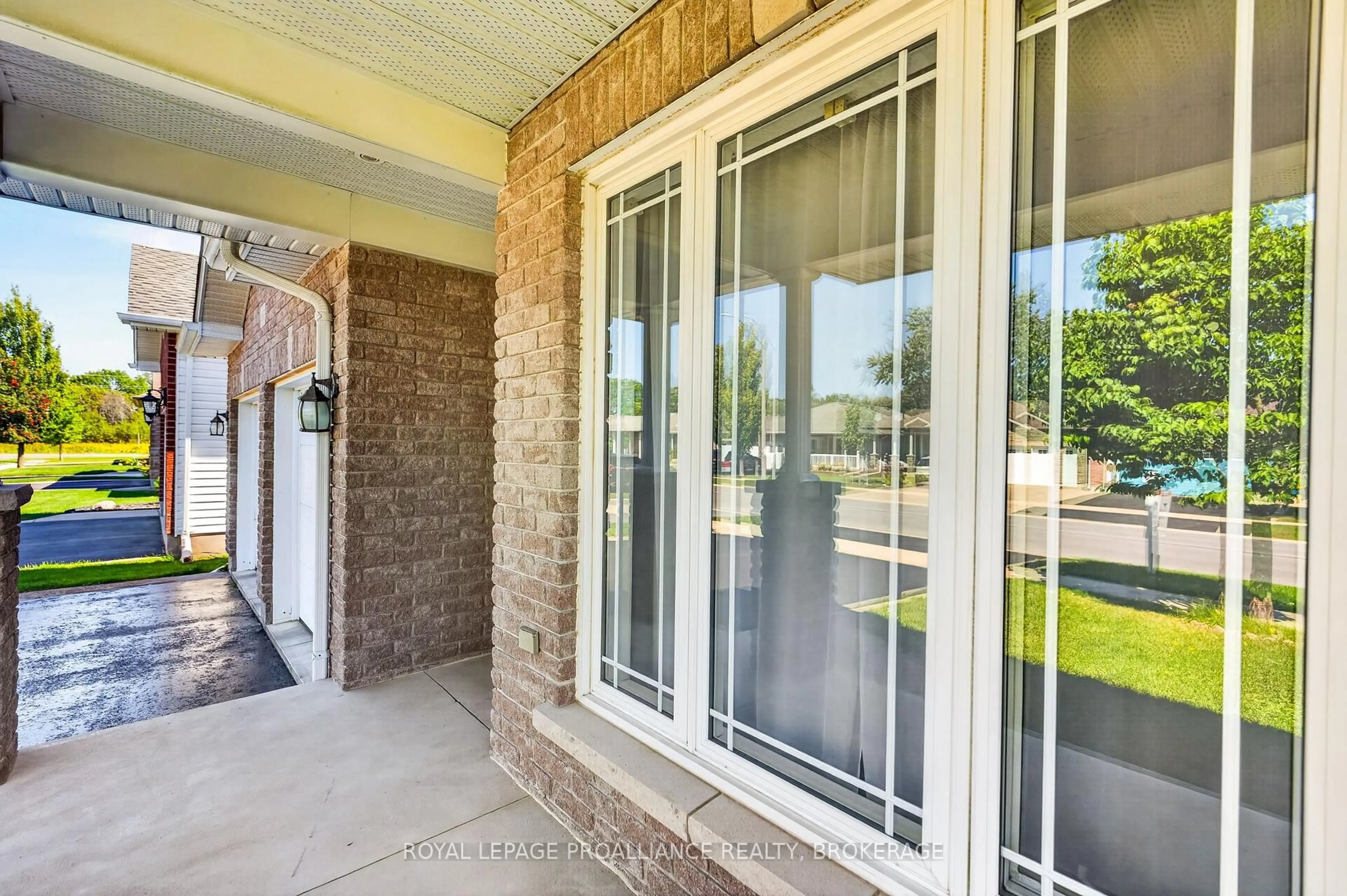 Indoor entryway for 1097 Crossfield Ave, Kingston Ontario K7P 0G7