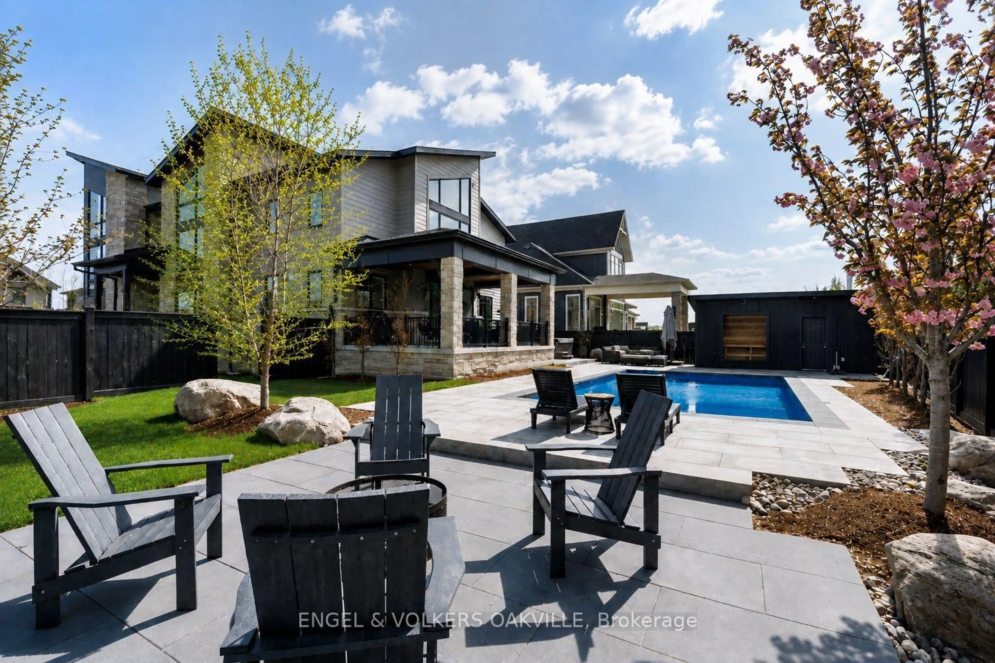 Patio, mountain view for 117 Stoneleigh Dr, Blue Mountains Ontario L9Y 0Z4