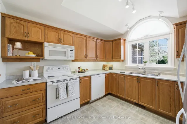 300 Franmor Dr #40, Peterborough 5