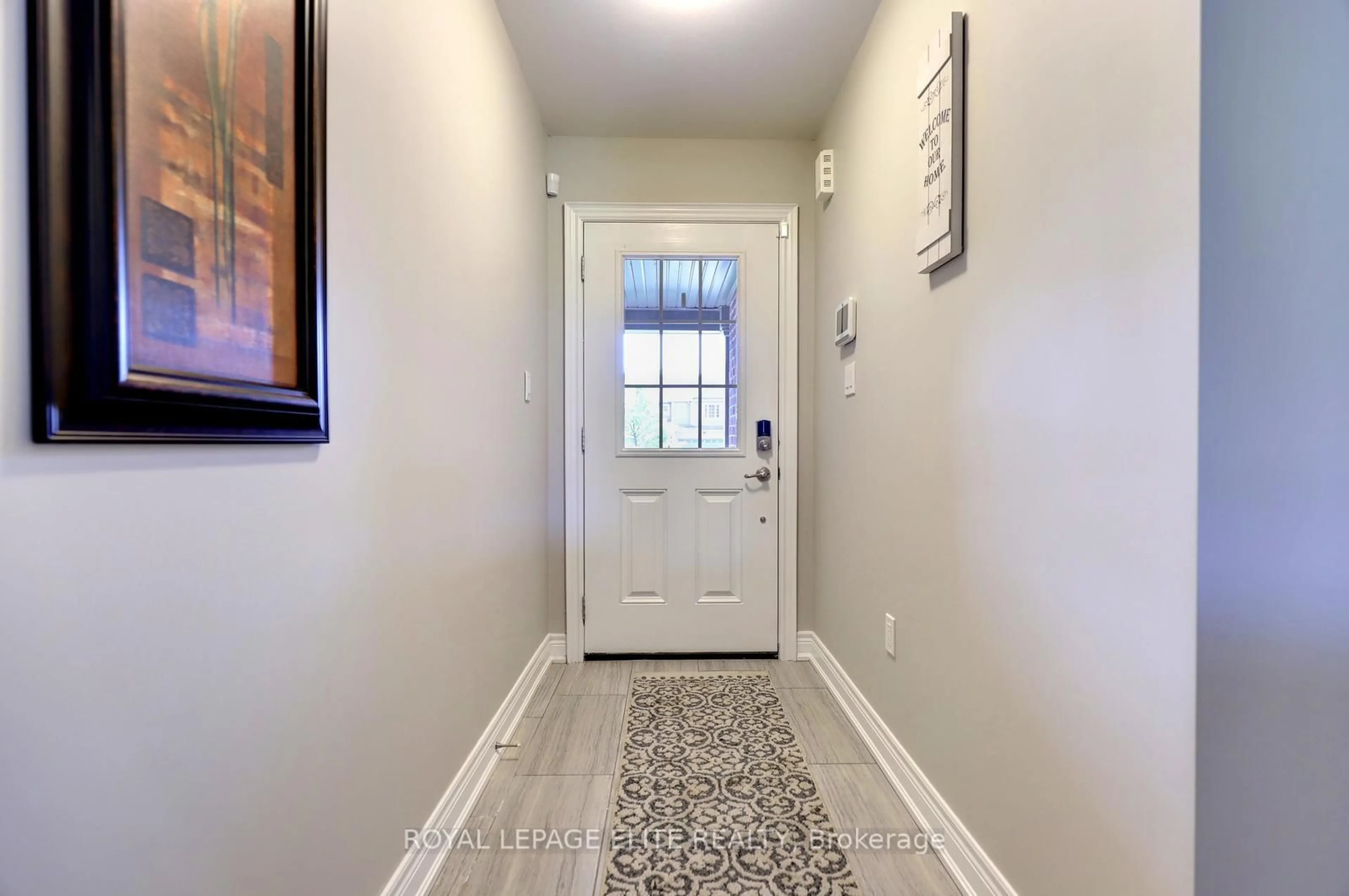 Indoor entryway for 8025 COLE Crt, Niagara Falls Ontario L2G 0H8