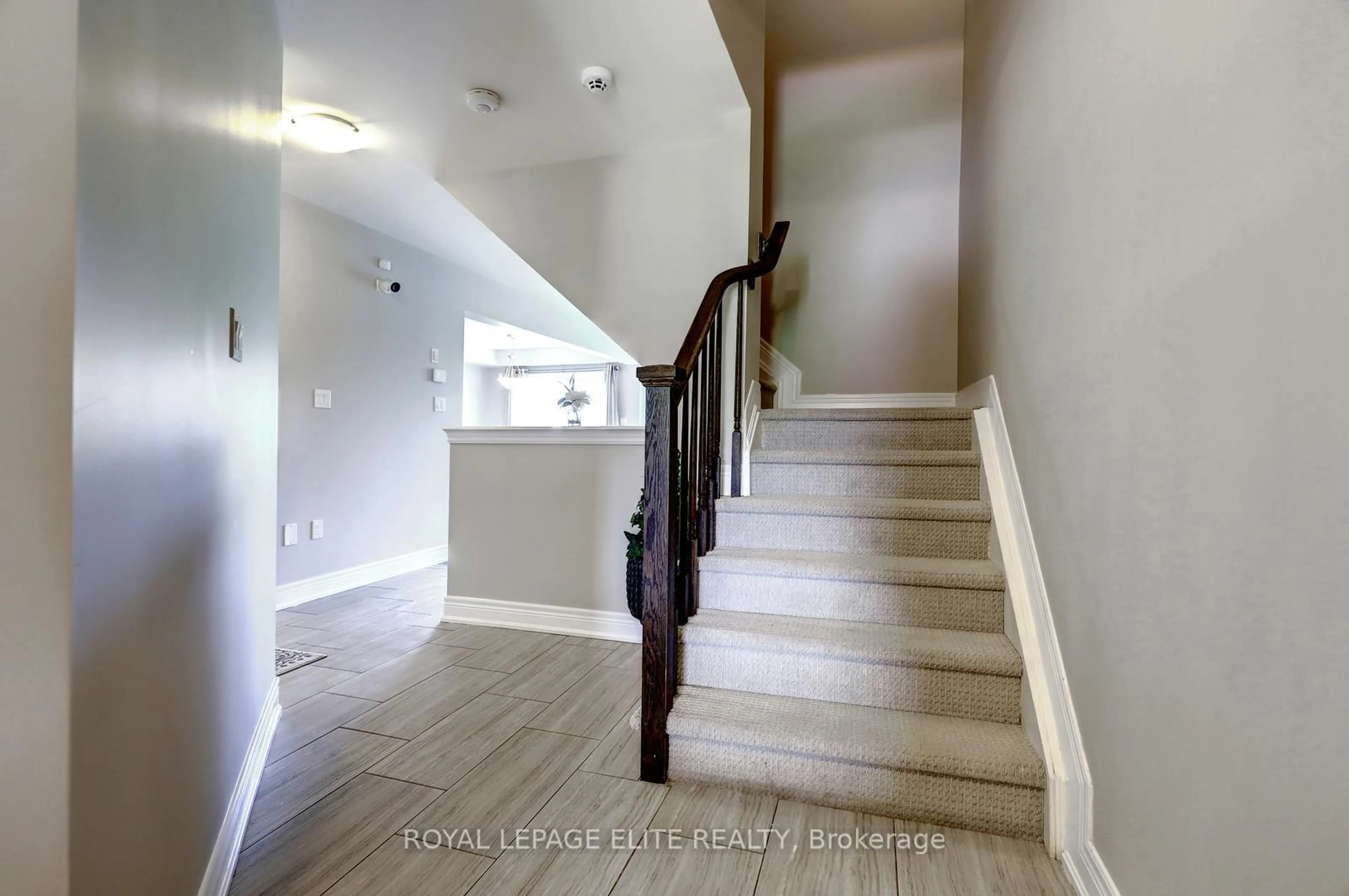 Stairs for 8025 COLE Crt, Niagara Falls Ontario L2G 0H8