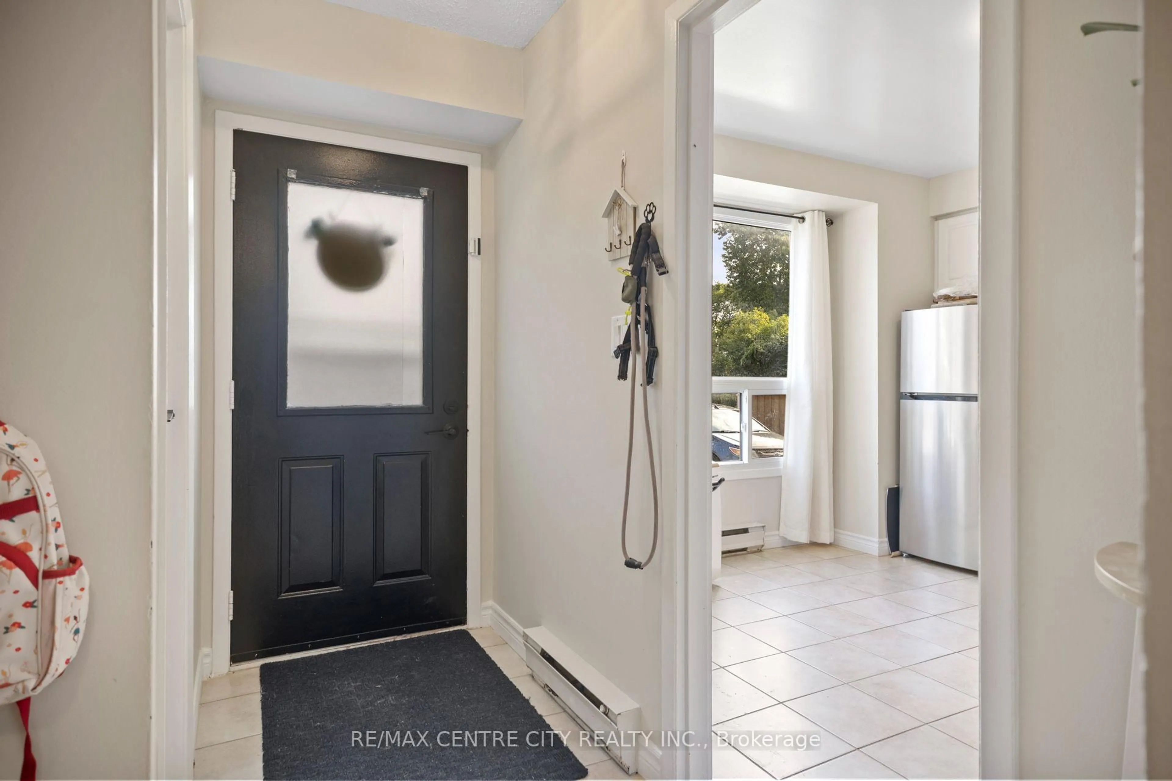 Indoor entryway for 135 Belmont Dr #20, London South Ontario N6J 4J3