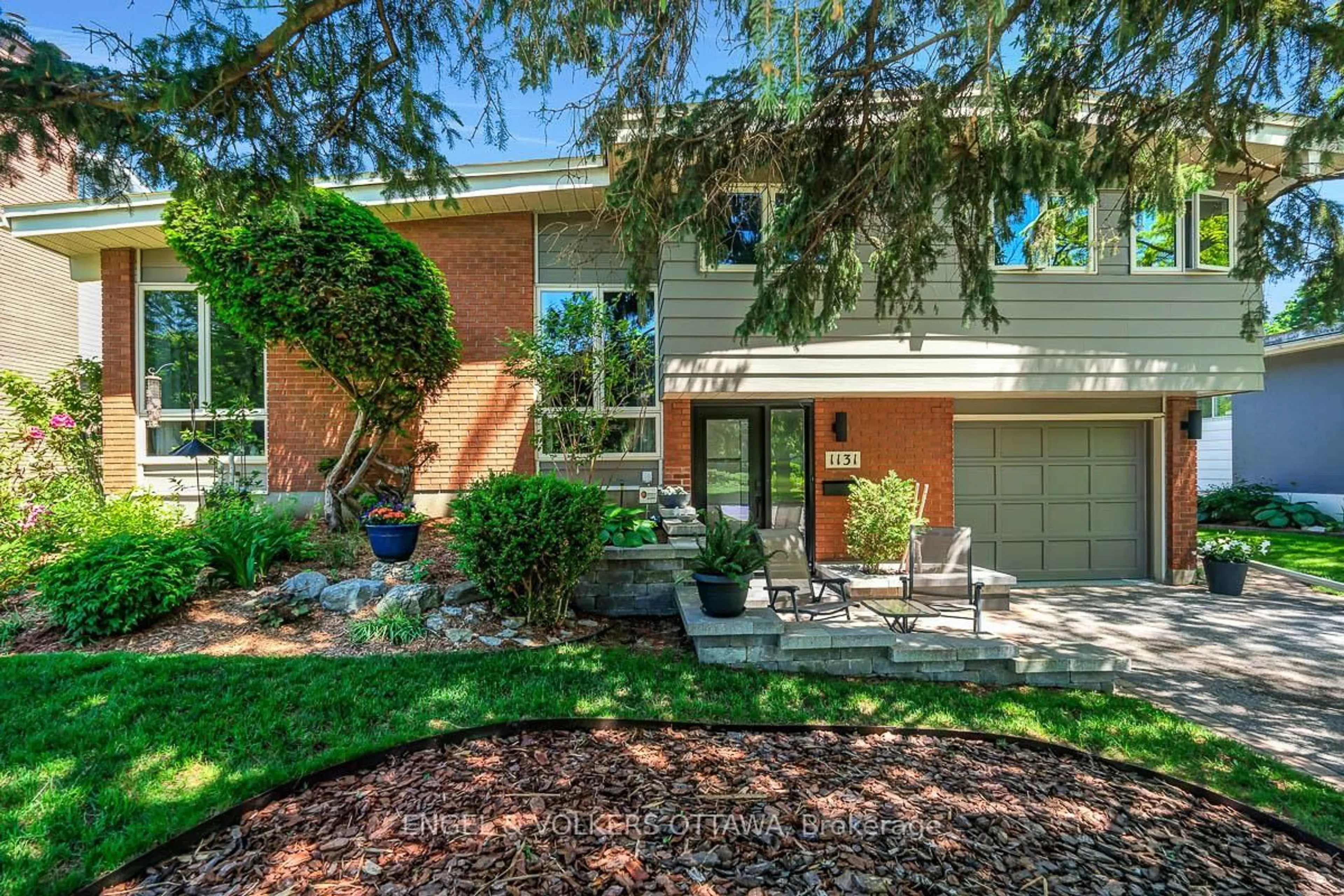 Home with brick exterior material, street for 1131 Cameo Dr, Ottawa Ontario K2C 1Y6