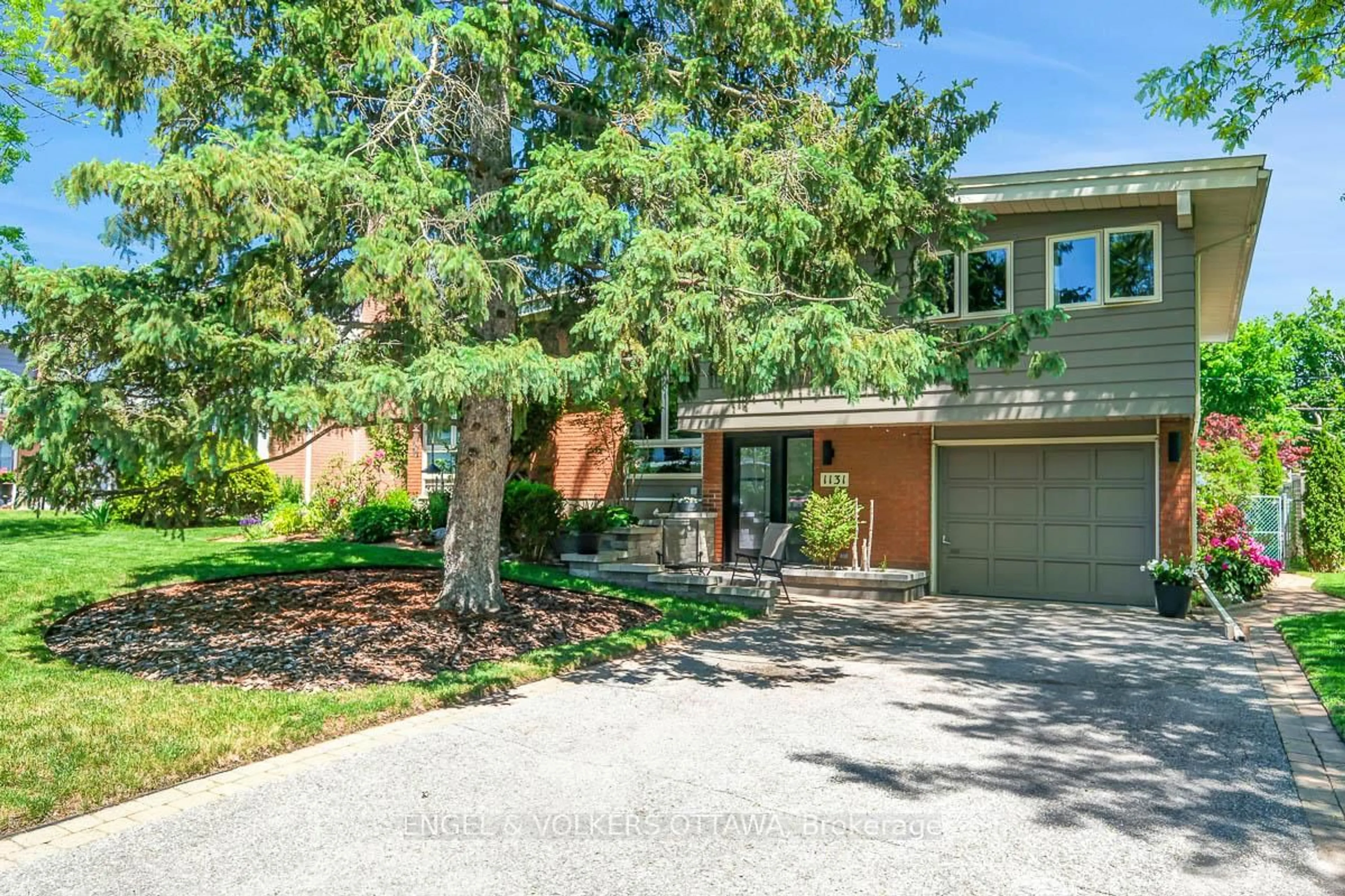 Home with brick exterior material, street for 1131 Cameo Dr, Ottawa Ontario K2C 1Y6