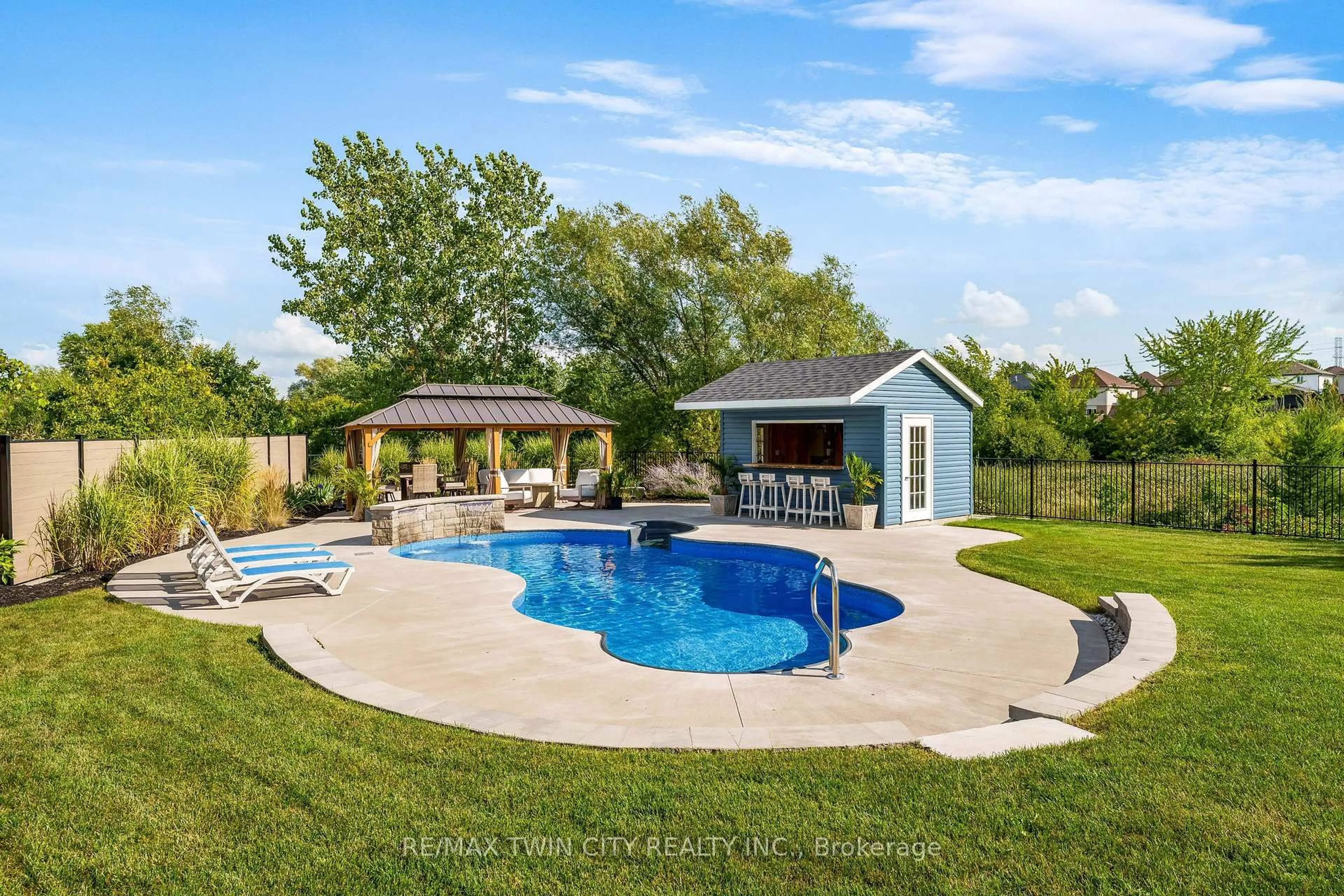 Pool for 50 Knox Crt, Kitchener Ontario N2P 2V6