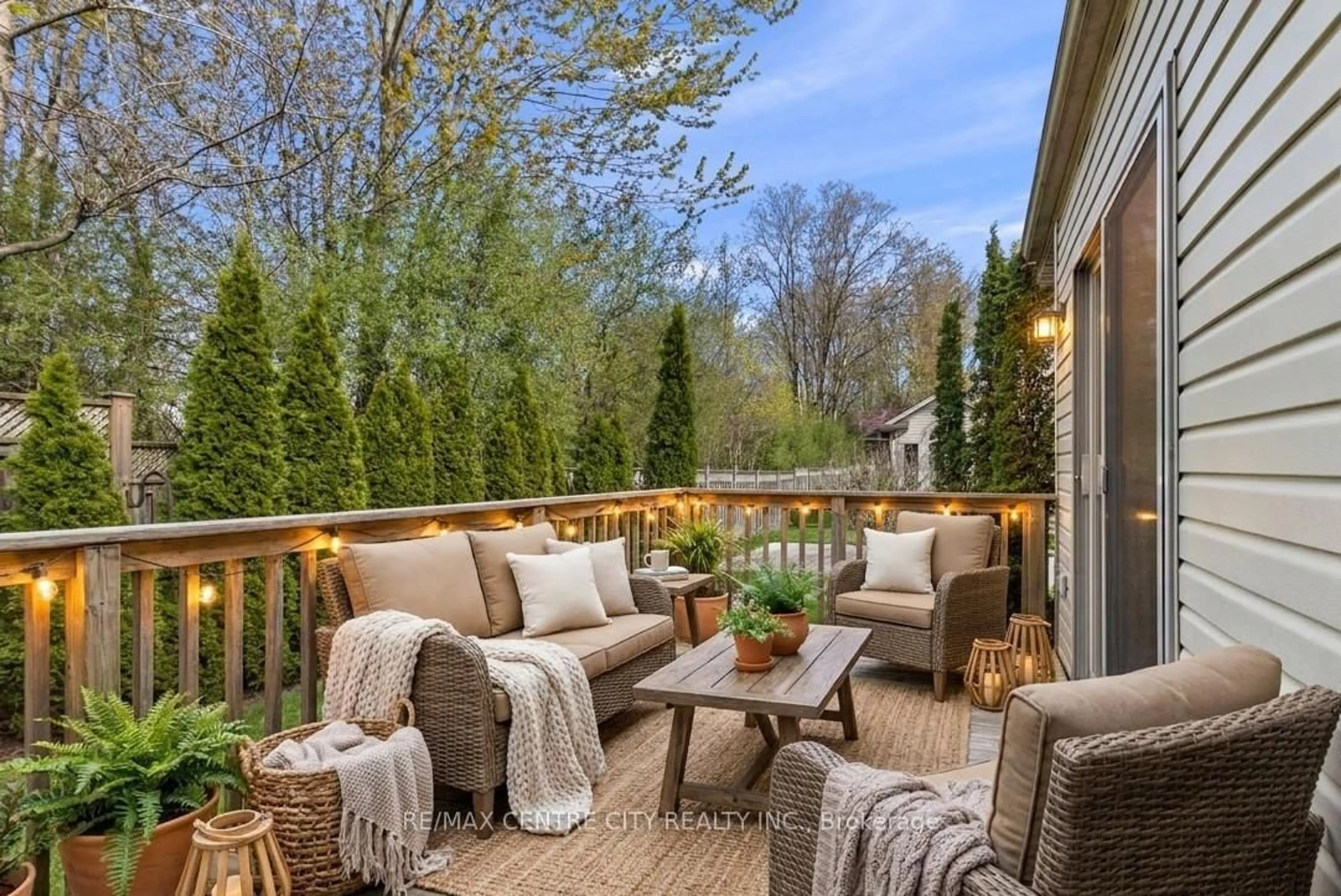 Patio, unknown for 448 Commissioners Rd #5, London South Ontario N6C 2T7