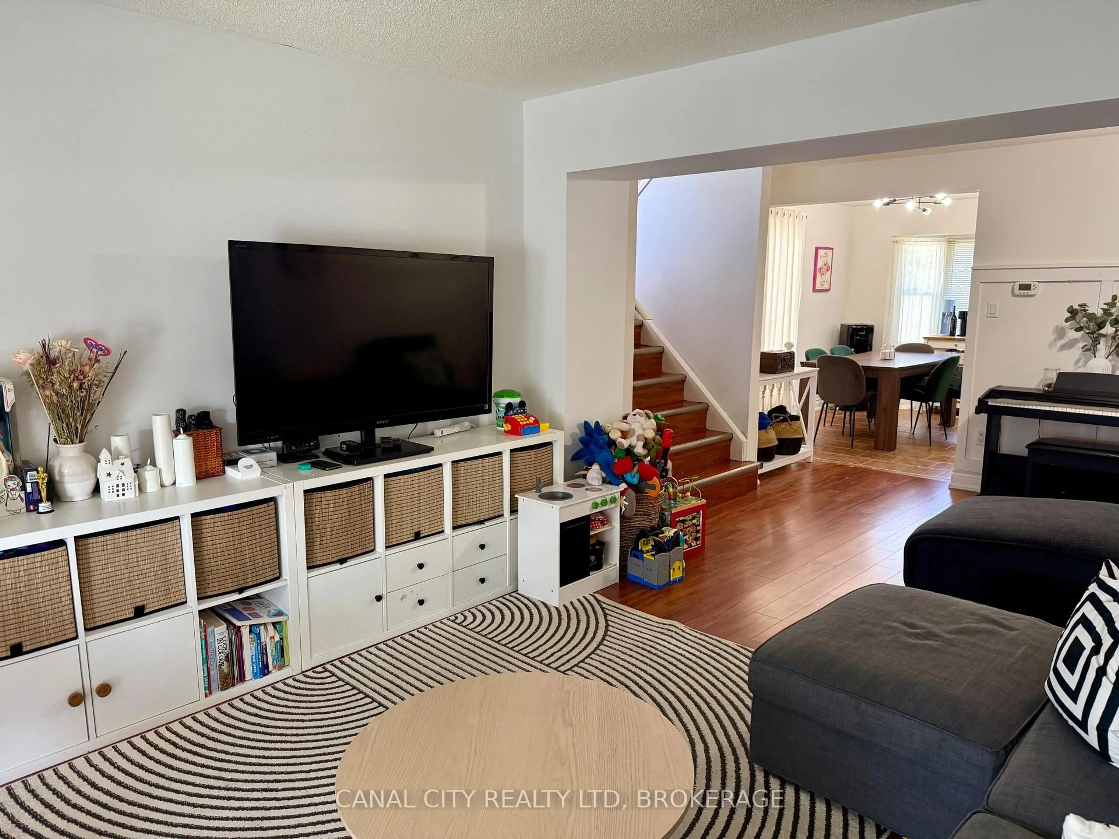 Living room with furniture, unknown for 29 BAXTER Cres, Thorold Ontario L2V 4S1