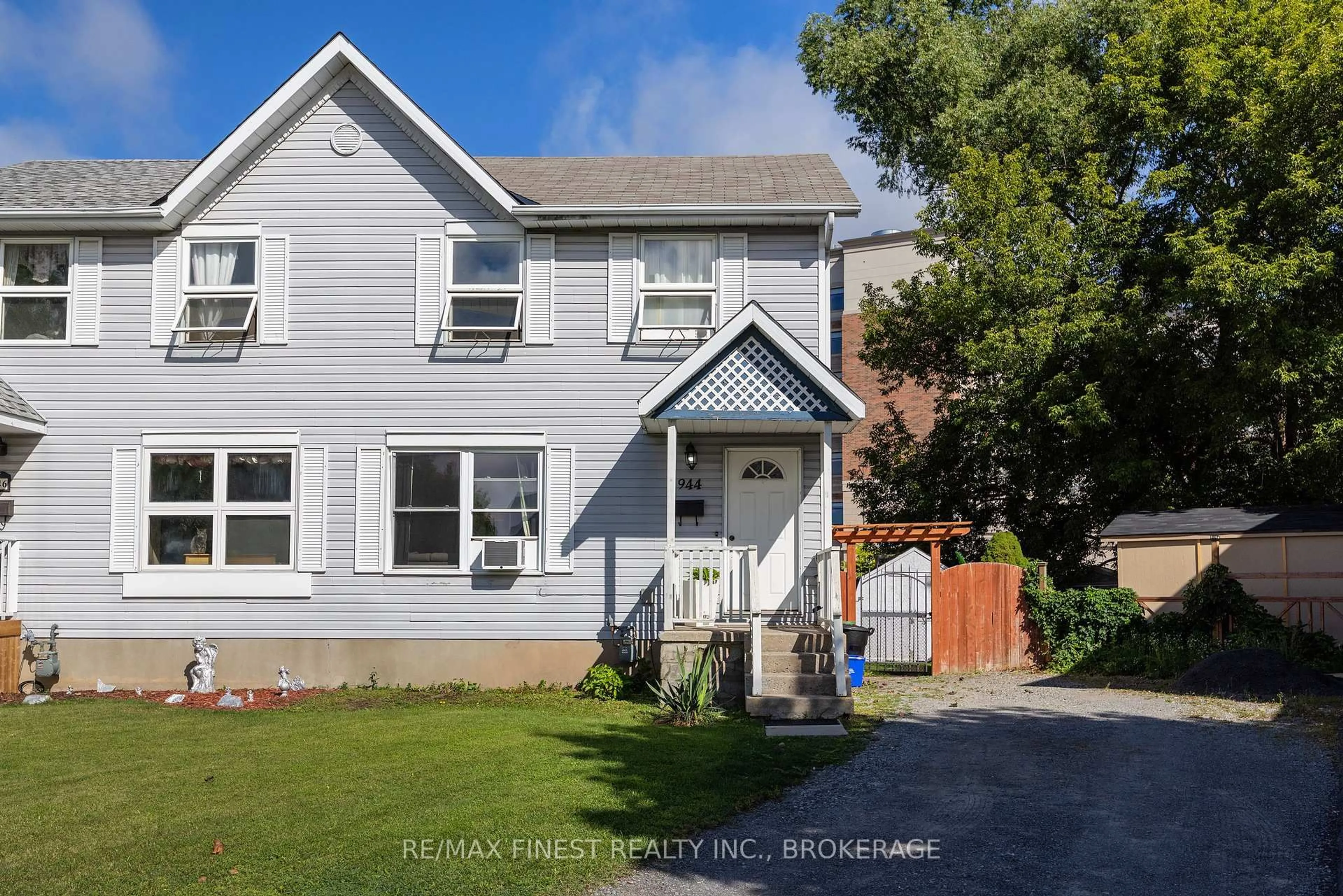 Unknown for 944 Uxbridge Cres, Kingston Ontario K7M 8K8