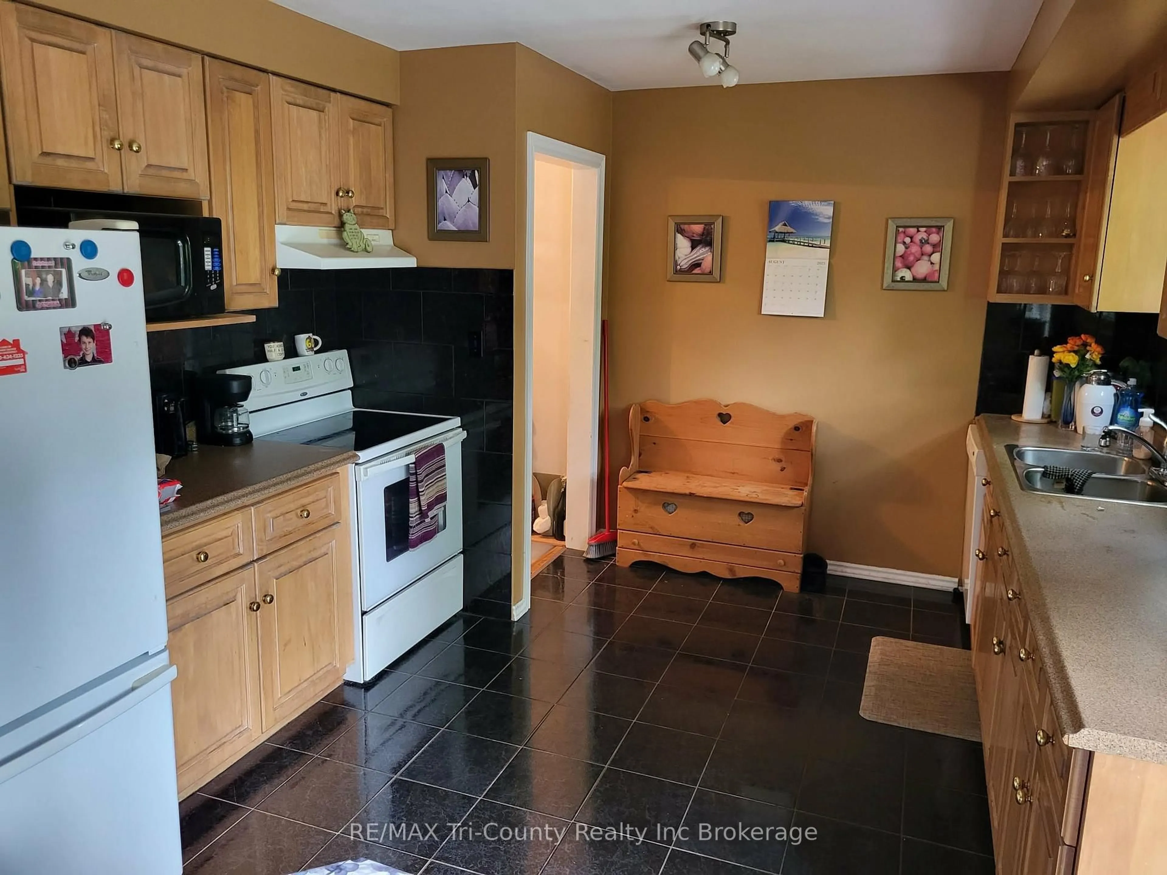 Standard kitchen, unknown for 446 Norwich Ave, Woodstock Ontario N4S 3W5