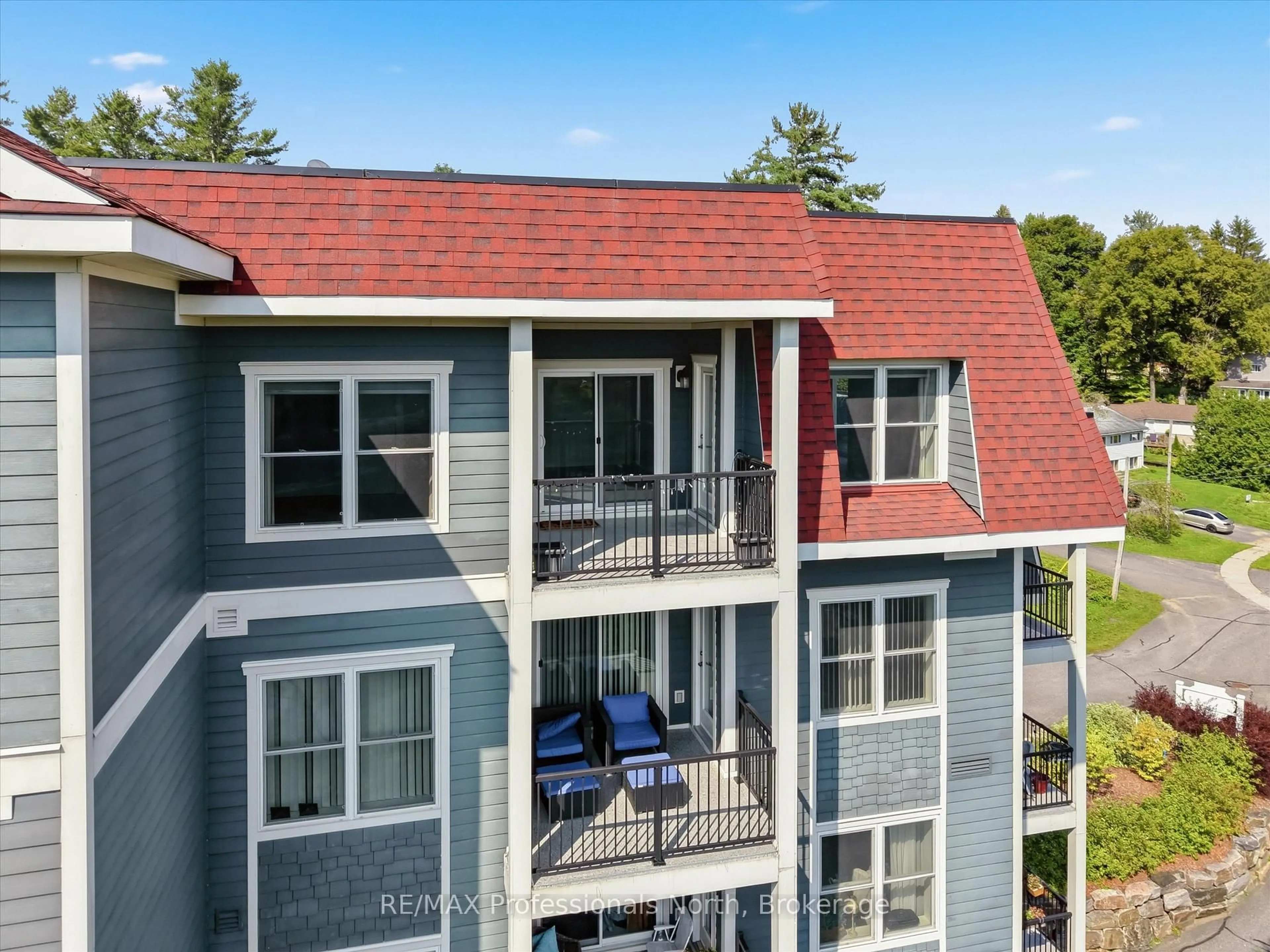 A pic from outside/outdoor area/front of a property/back of a property/a pic from drone, city buildings view from balcony for 10A Kimberley Ave #501, Bracebridge Ontario P1L 0A4
