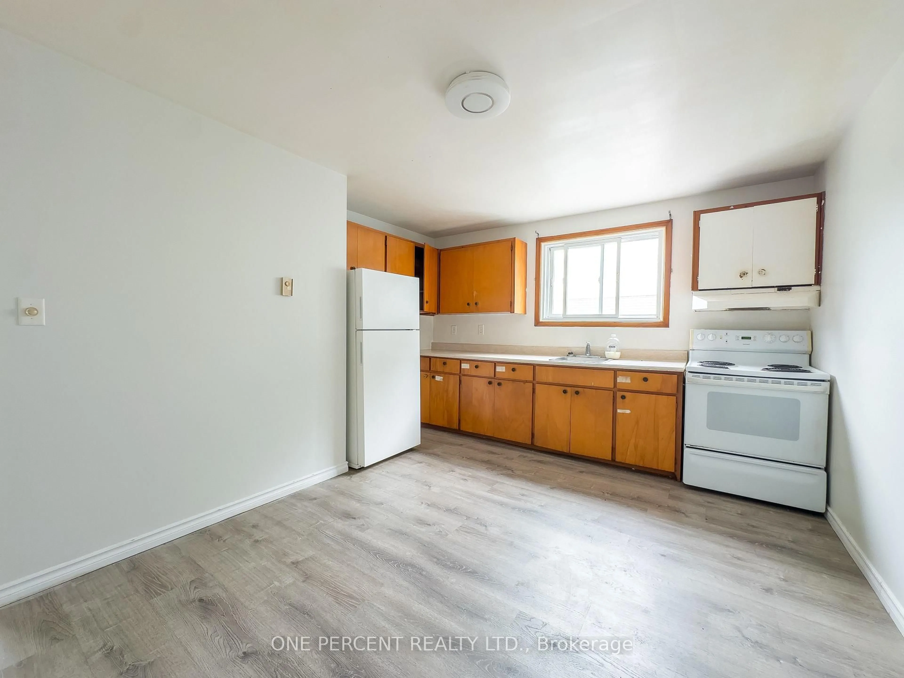Standard kitchen, unknown for 16 DALY St, Kingston Ontario K7K 4Y9