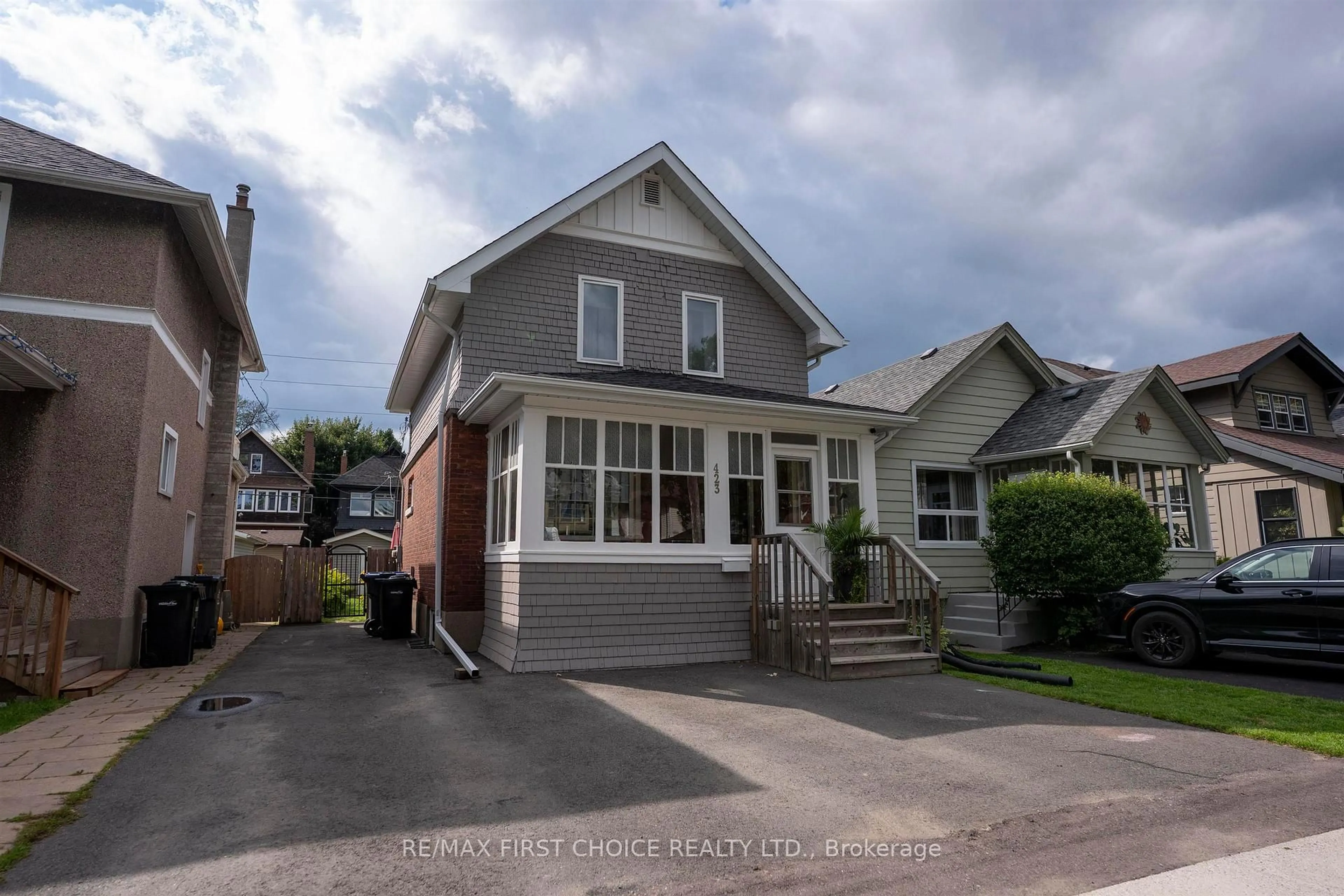 Home with vinyl exterior material, street for 423 Marks St, Thunder Bay Ontario P7E 1M4