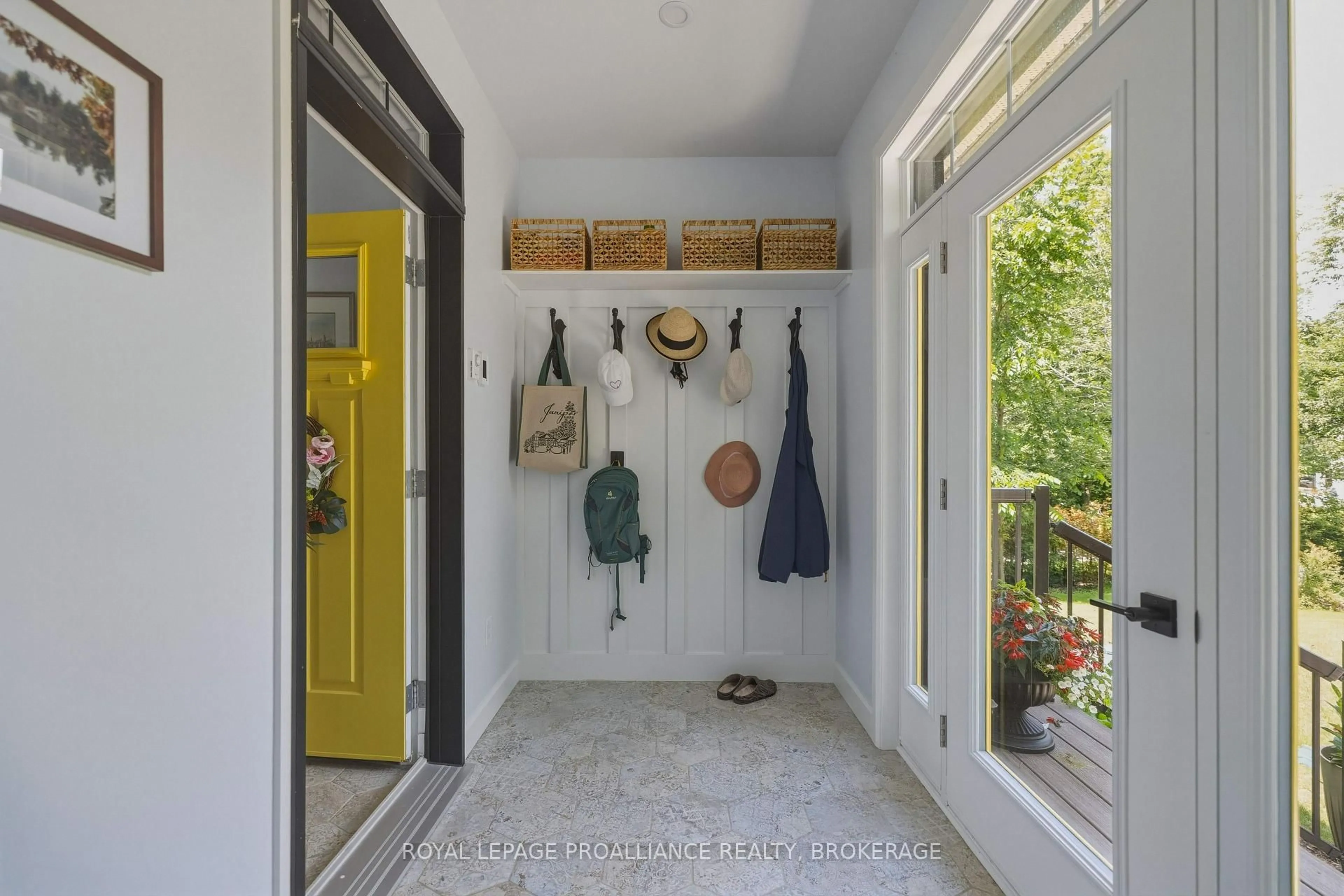 Indoor entryway for 3842 Hideaway Lane, Battersea Ontario K0H 1H0