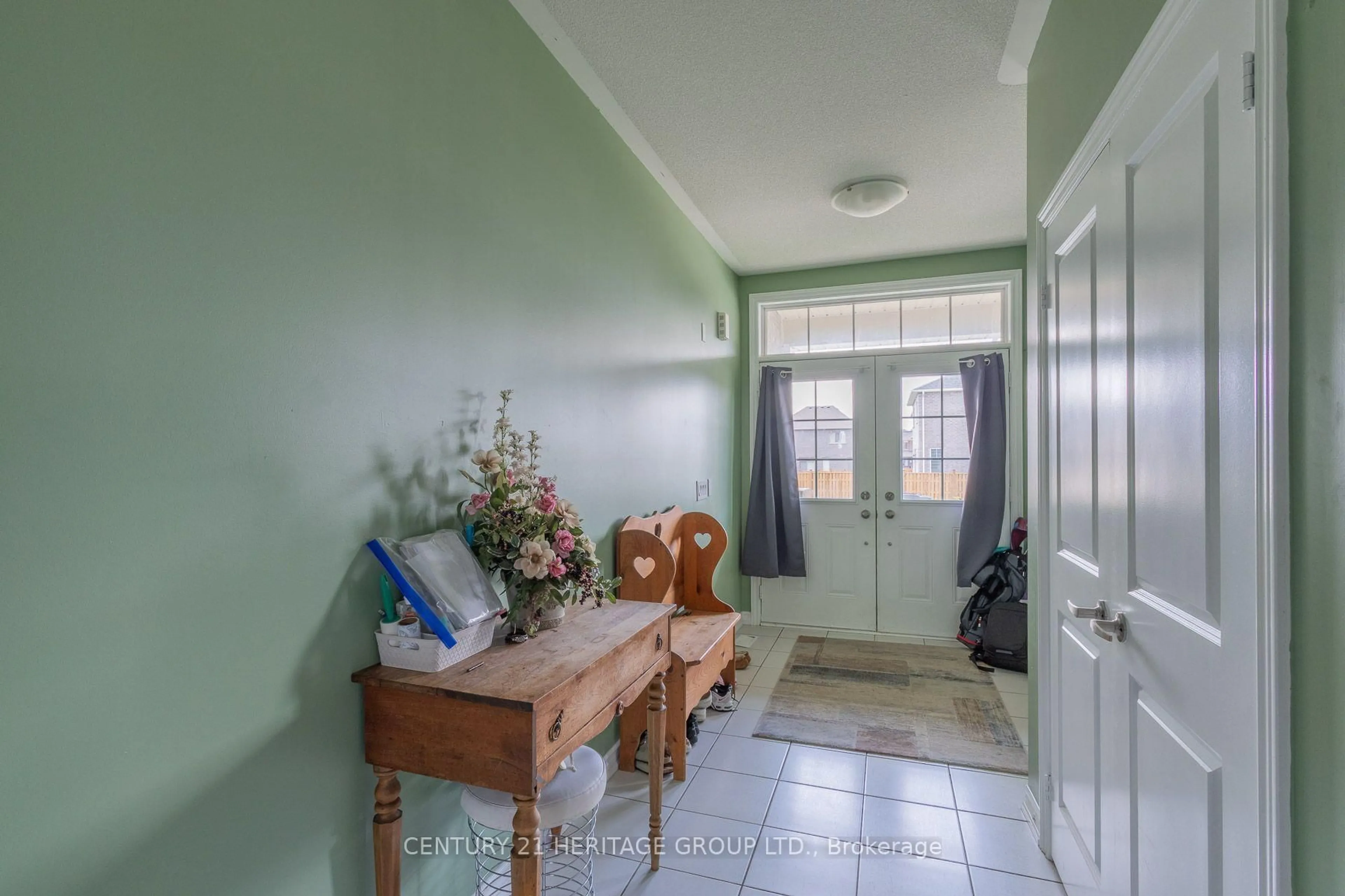 Indoor entryway for 35 Corbett St, Southgate Ontario N0C 1B0