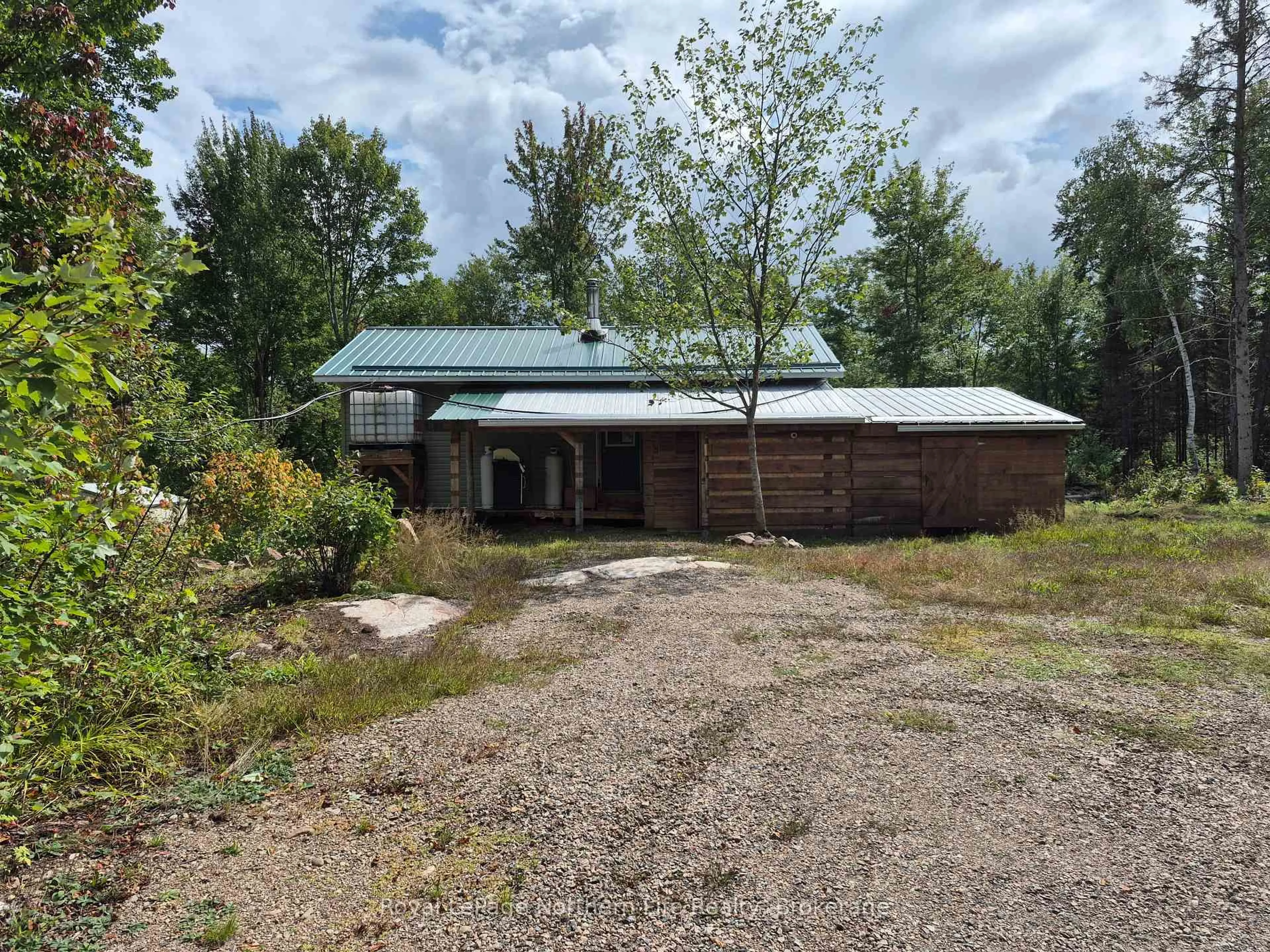 A pic from outside/outdoor area/front of a property/back of a property/a pic from drone, building for 554 Janveau Rd, Papineau-Cameron Ontario P0H 1V0