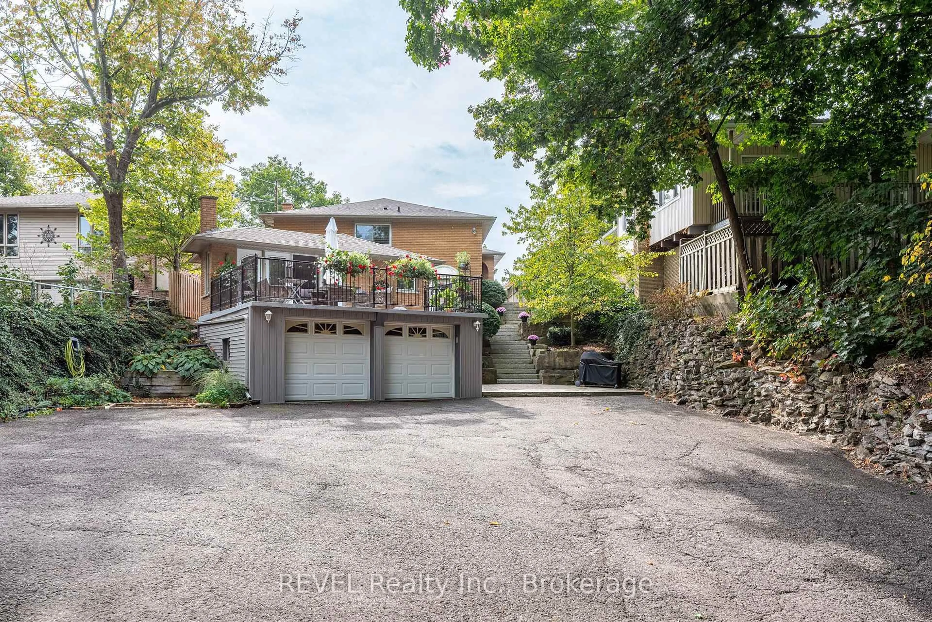 A pic from outside/outdoor area/front of a property/back of a property/a pic from drone, street for 10417 Lakeshore Rd, Wainfleet Ontario L3K 5V4