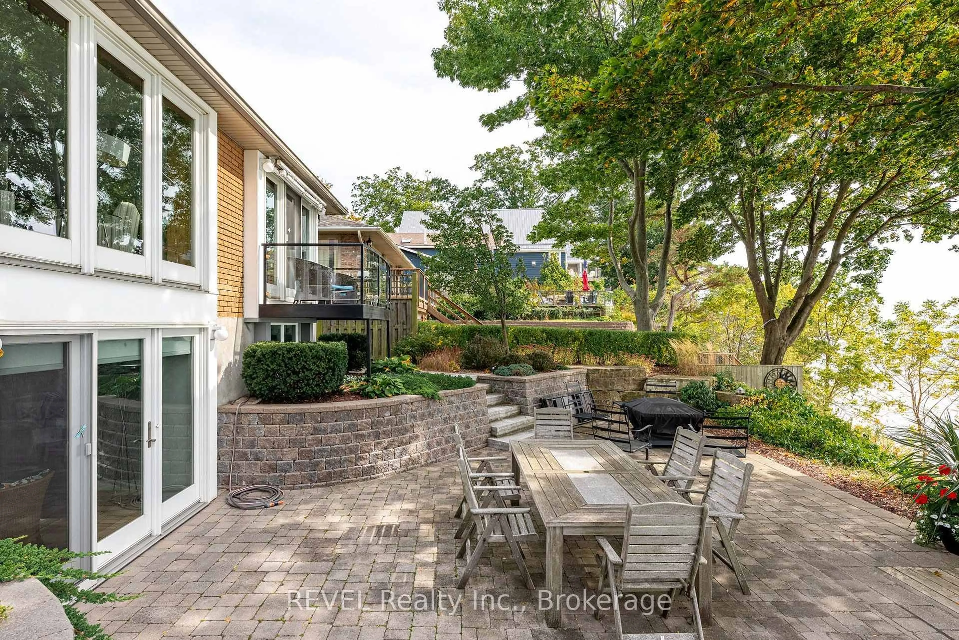 Patio, street for 10417 Lakeshore Rd, Wainfleet Ontario L3K 5V4