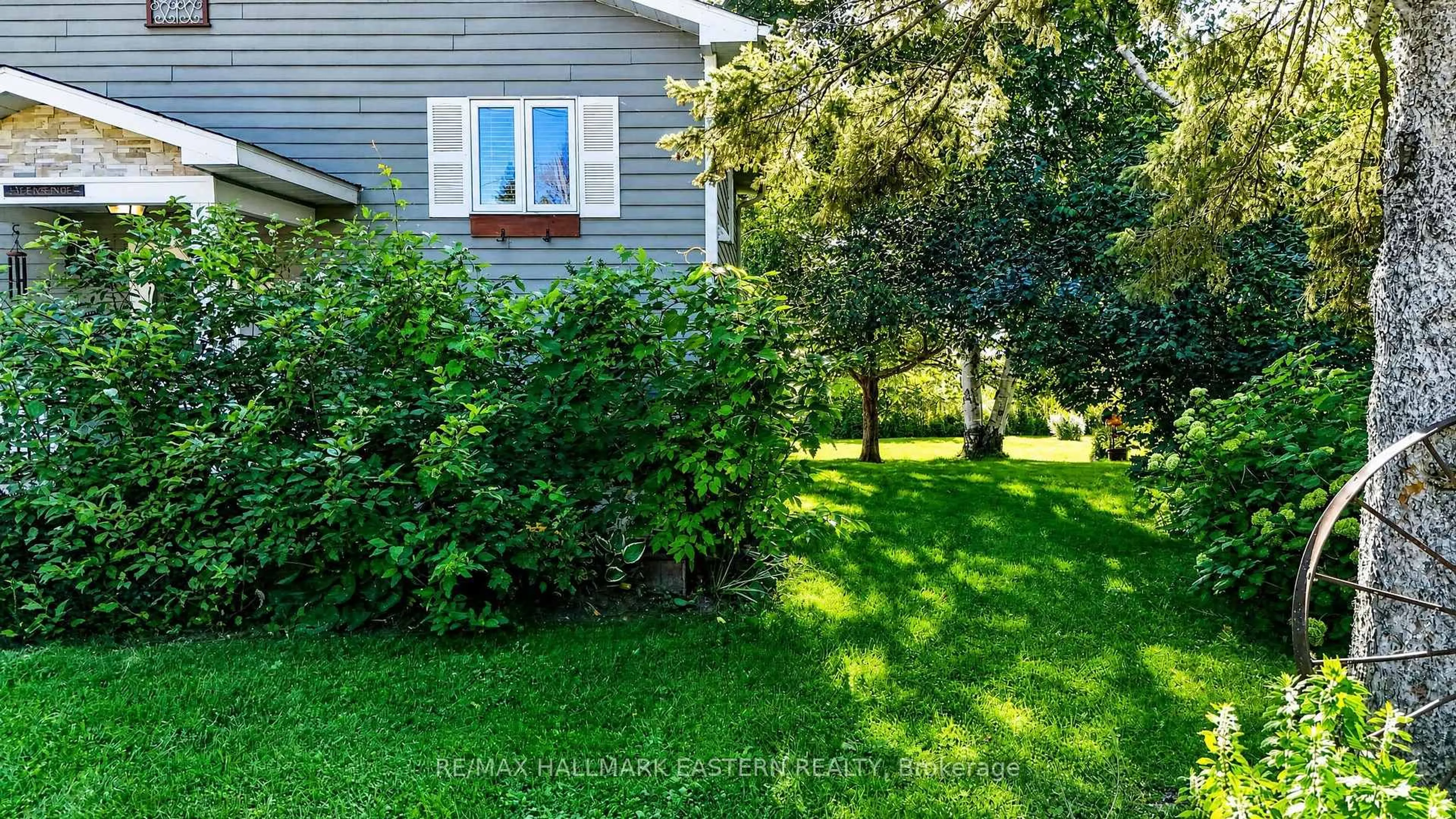 A pic from outside/outdoor area/front of a property/back of a property/a pic from drone, unknown for 2 Franklin St, Curve Lake First Nation 35 Ontario K0L 1R0