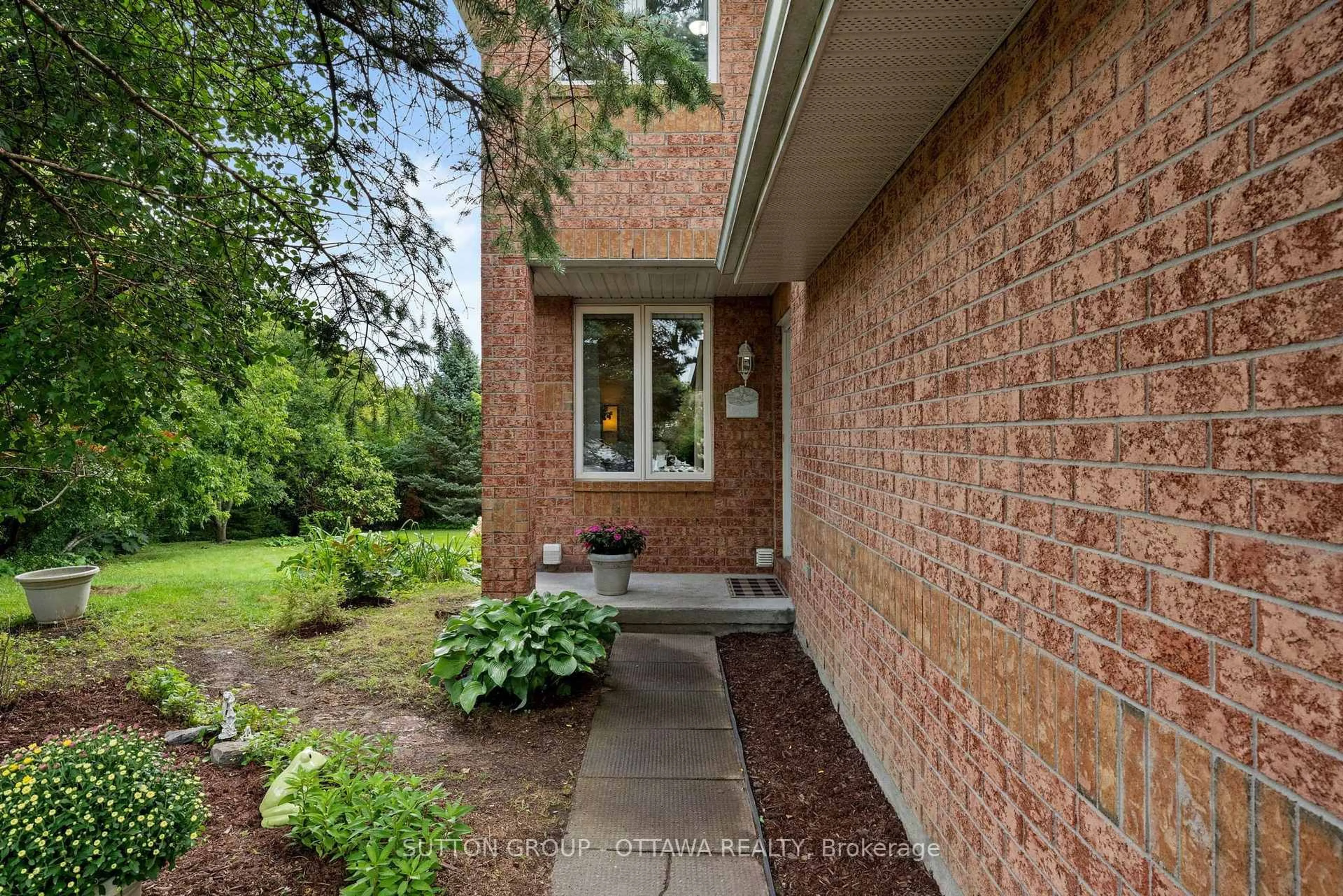 Home with brick exterior material, street for 52 Windcrest Crt, Ottawa Ontario K2T 1B5