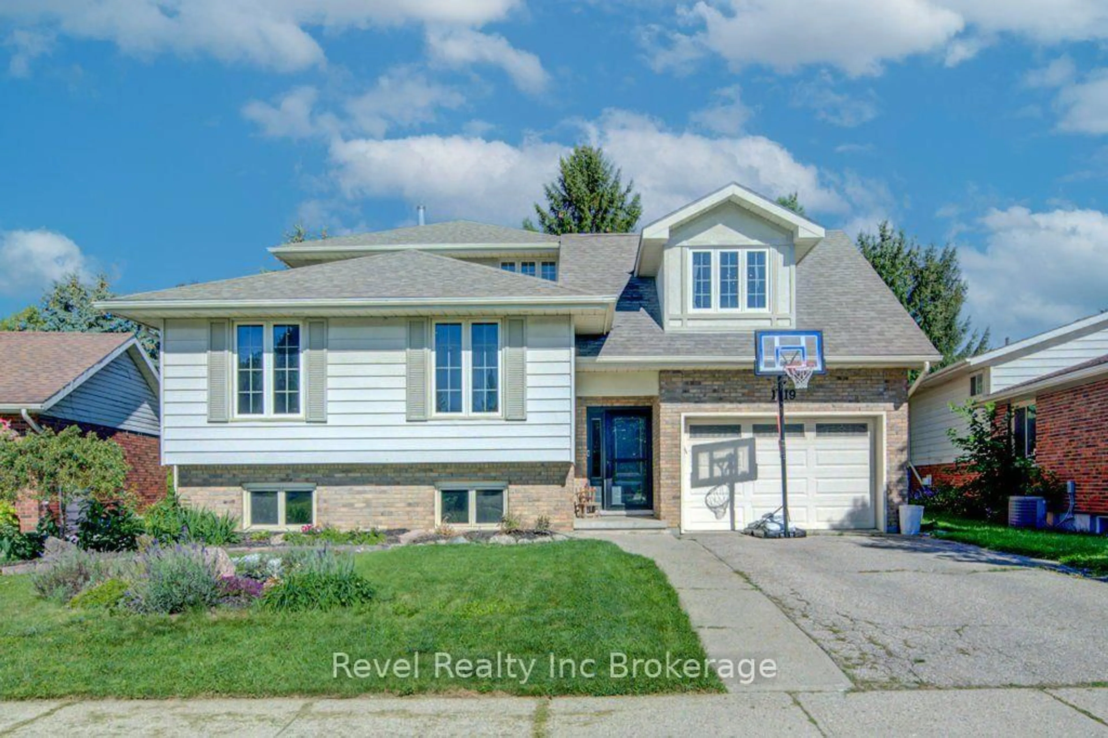 Home with brick exterior material, street for 1119 Mohawk St, Woodstock Ontario N4T 1A6