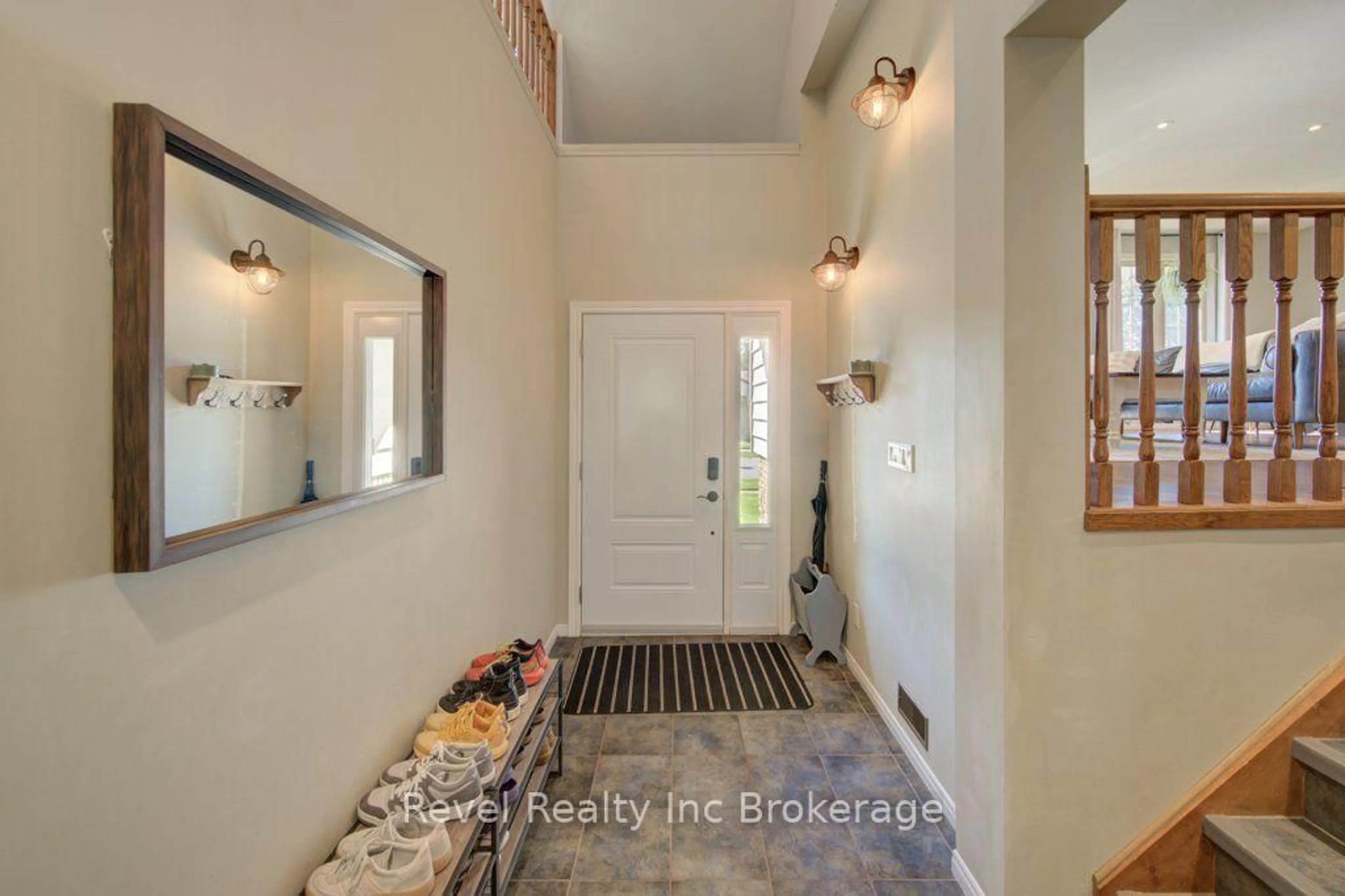 Indoor entryway for 1119 Mohawk St, Woodstock Ontario N4T 1A6