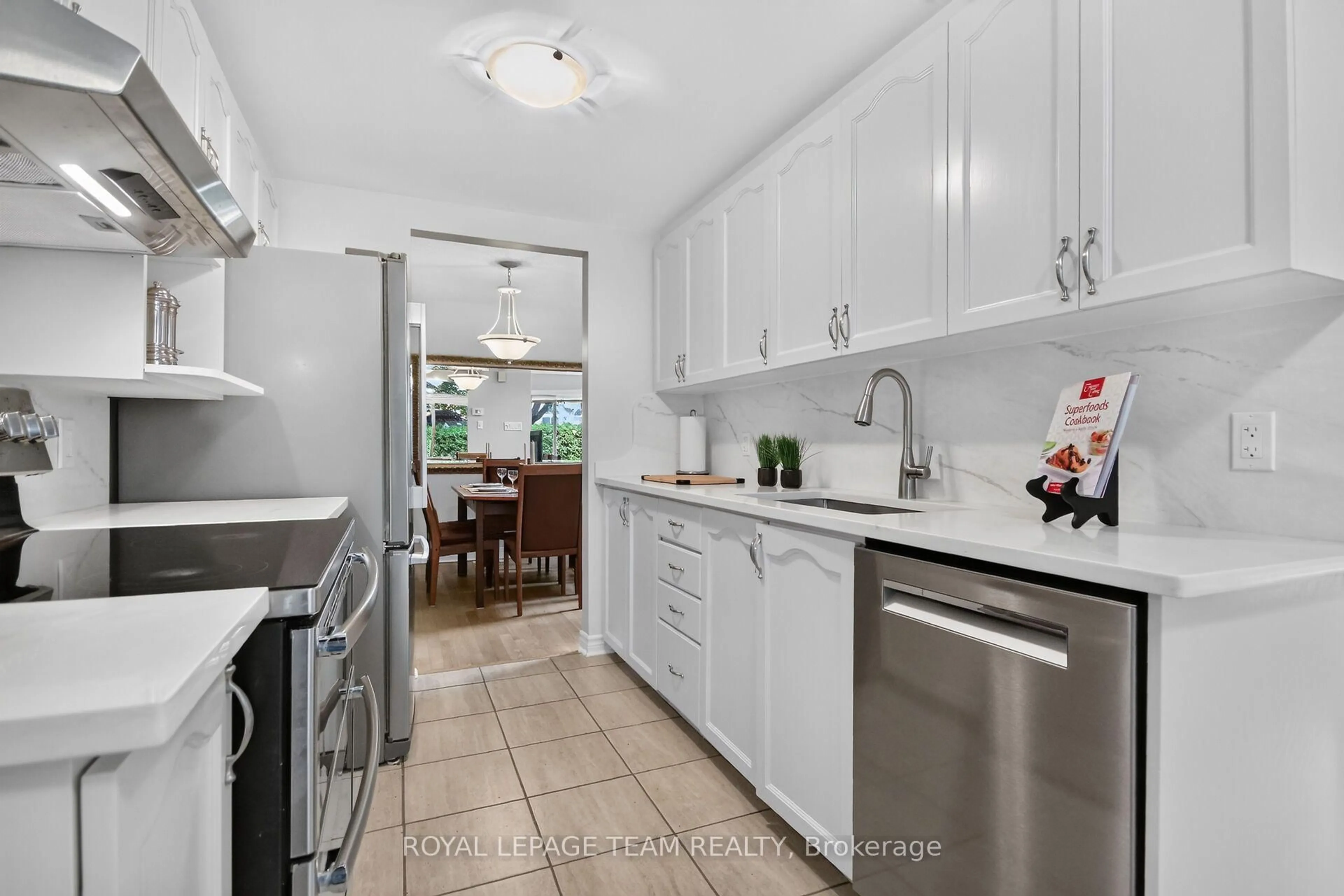 Standard kitchen, ceramic/tile floor for 72 Sheppard's Glen Ave, Ottawa Ontario K2M 2M9