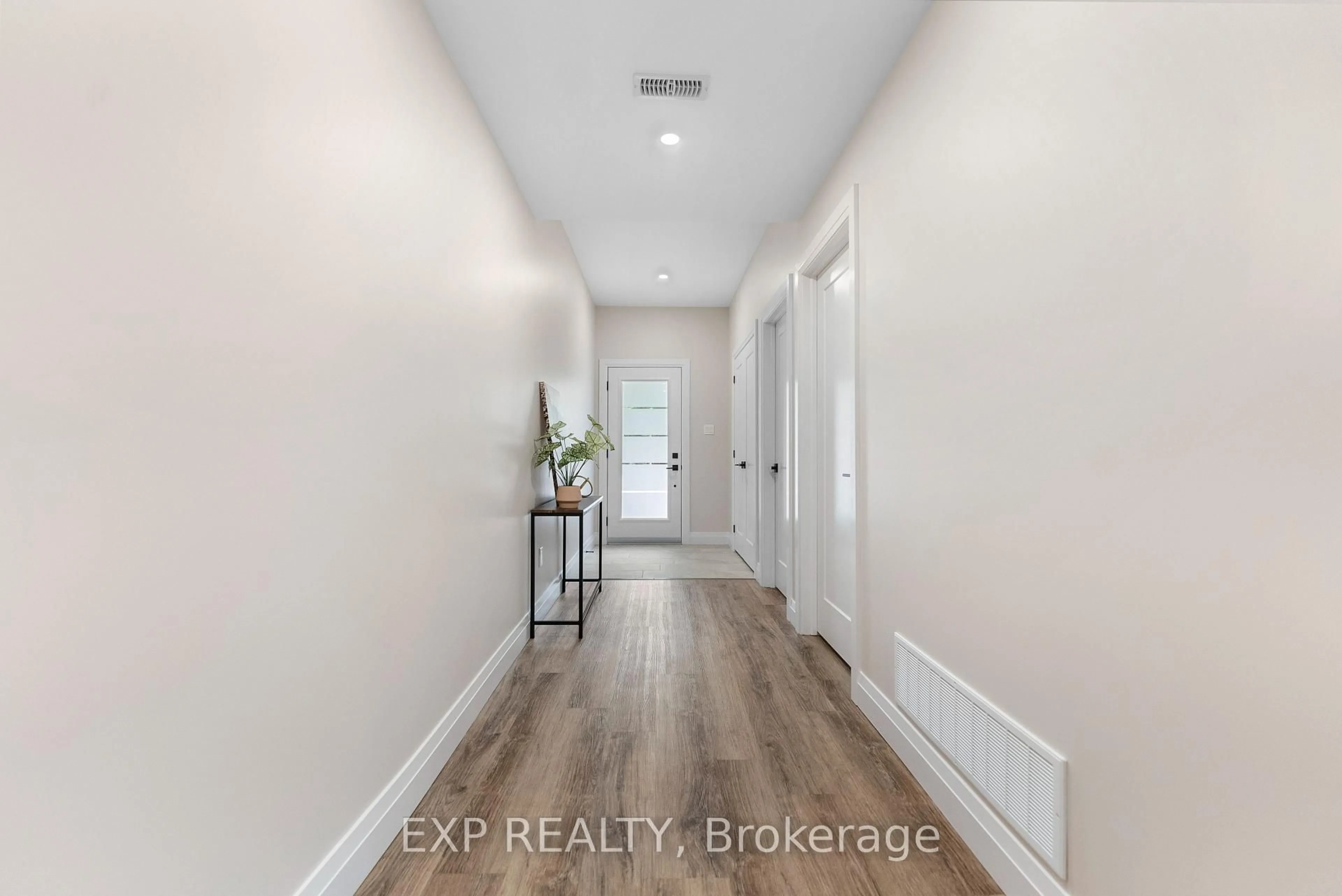 Indoor entryway for 00 Sipolins Rd, Griffith Ontario K0J 2R0
