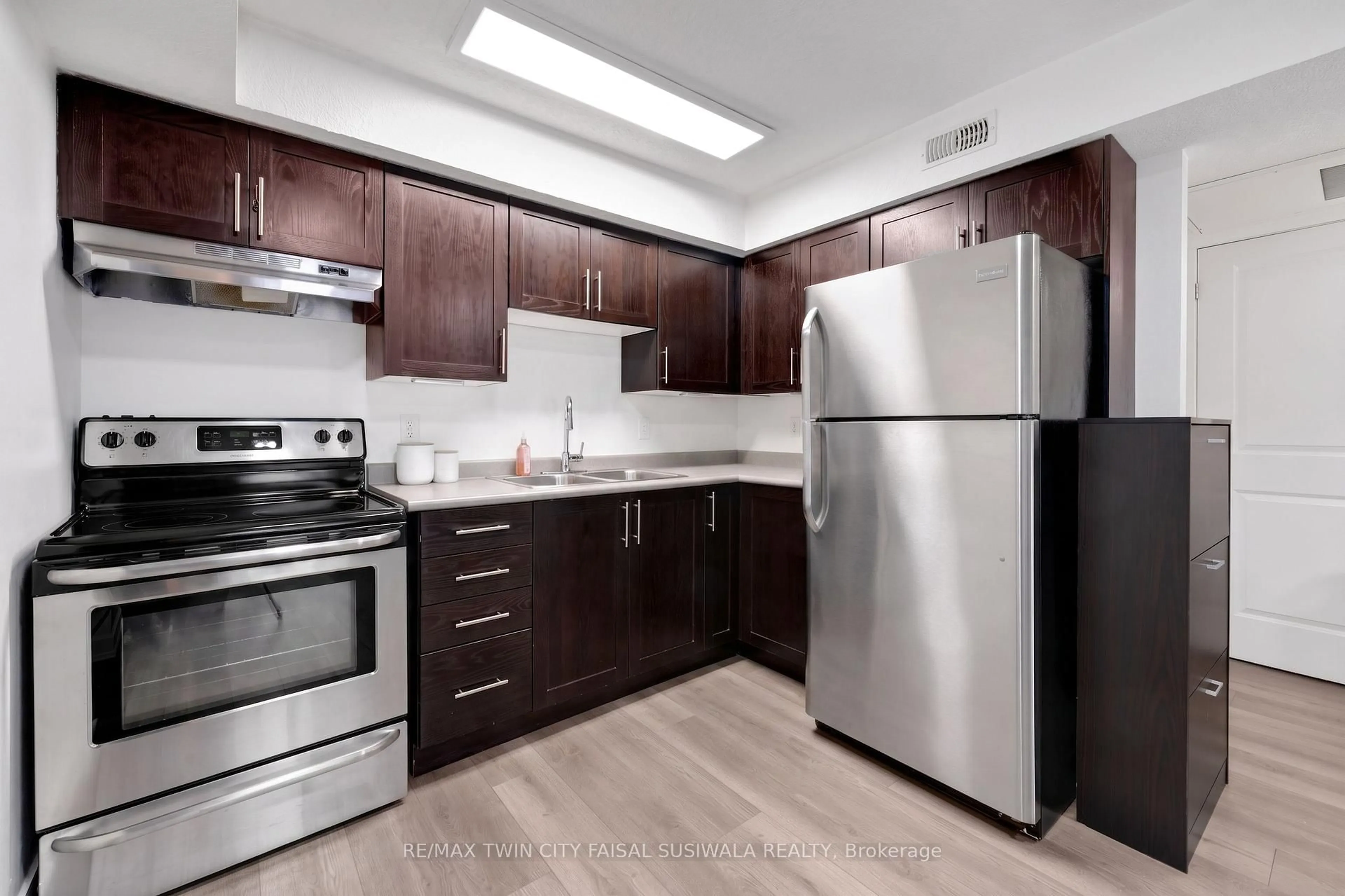 Standard kitchen, wood/laminate floor for 185 Windale Cres #1C, Kitchener Ontario N2E 0G3