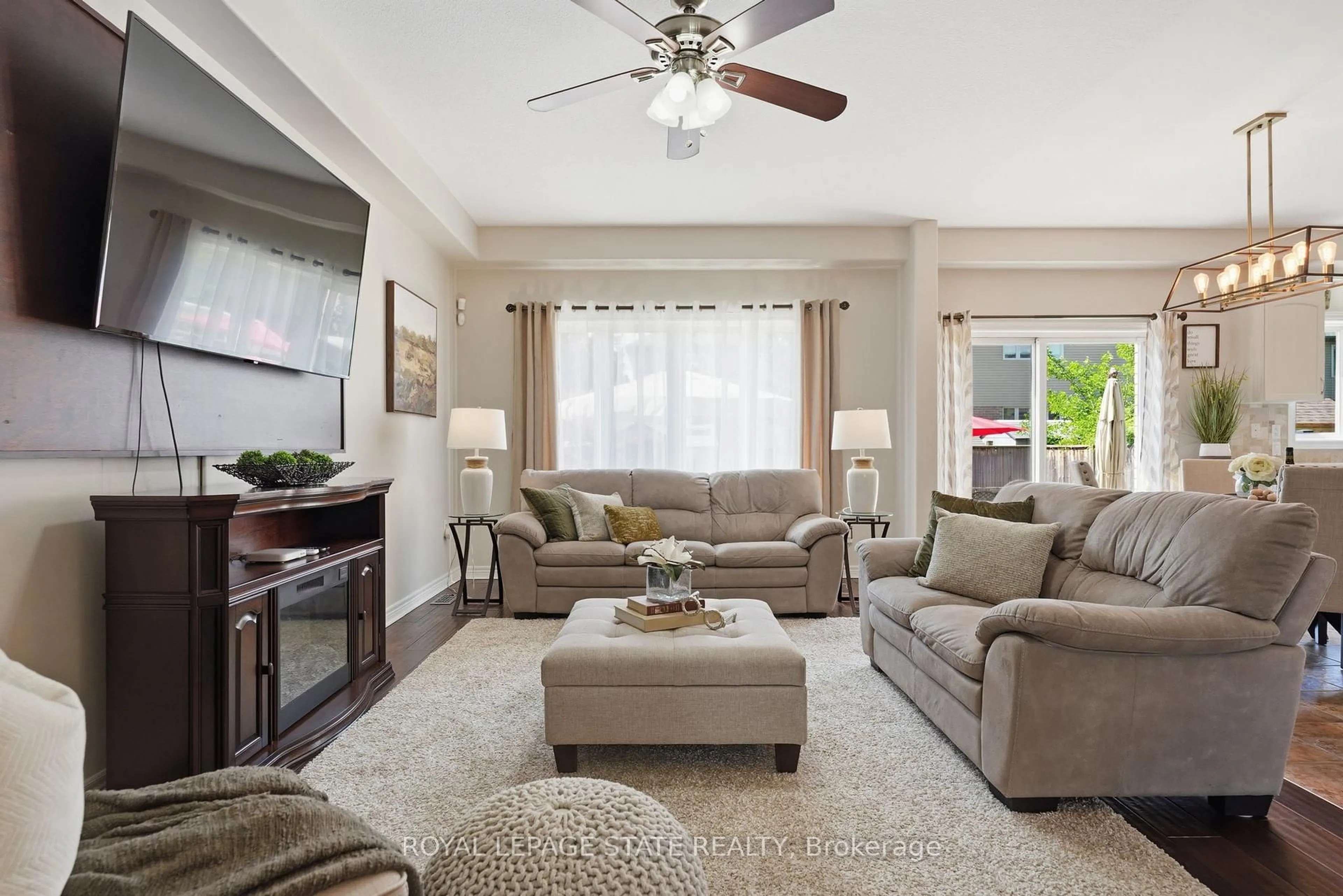 Living room with furniture, unknown for 4896 Alexandra Ave, Lincoln Ontario L0R 1B3