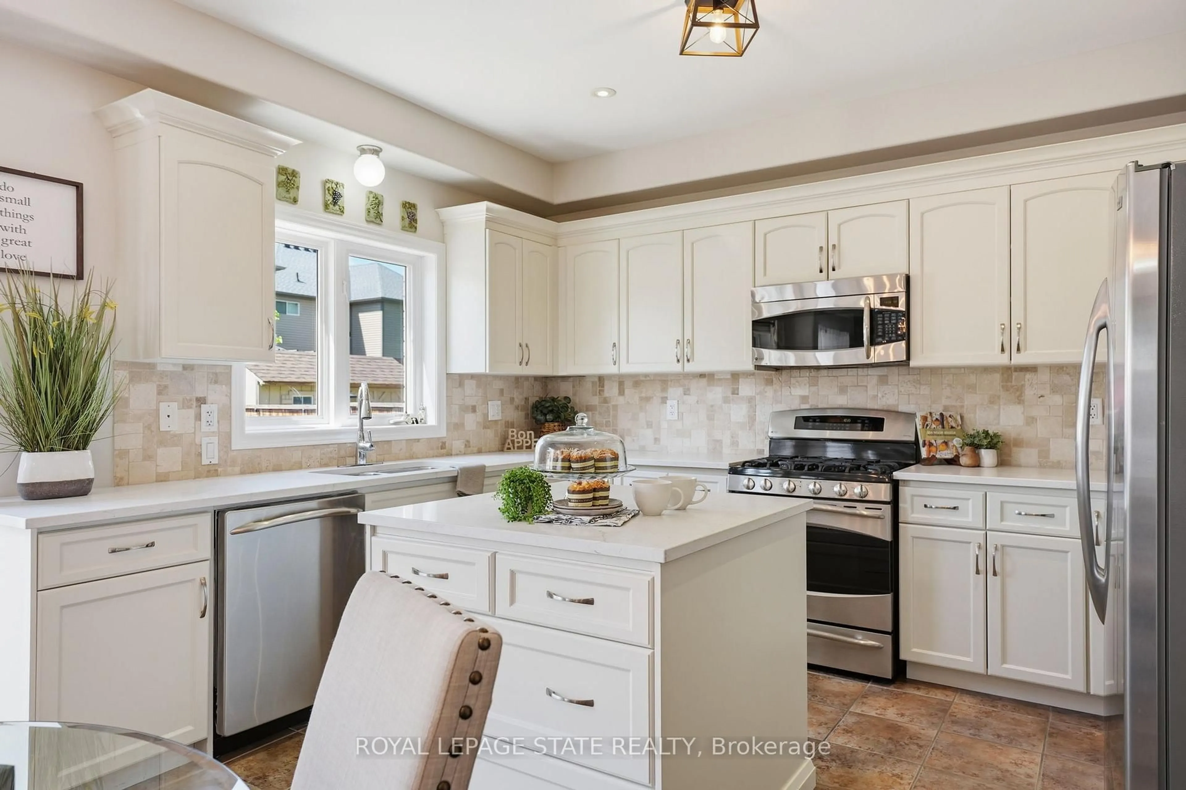 Open concept kitchen, ceramic/tile floor for 4896 Alexandra Ave, Lincoln Ontario L0R 1B3