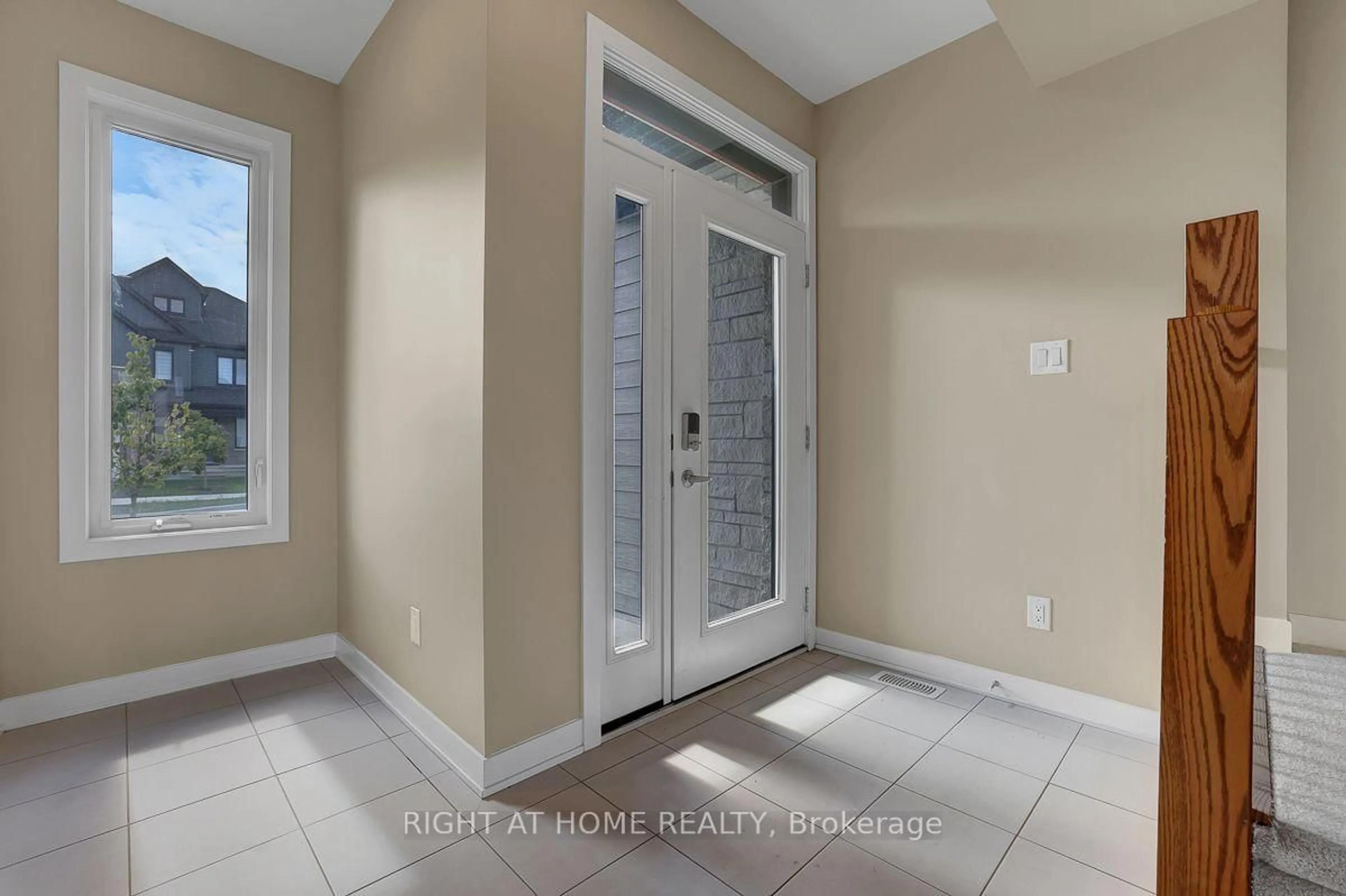 Indoor entryway for 218 Conservancy Dr, Ottawa Ontario K2J 7M5