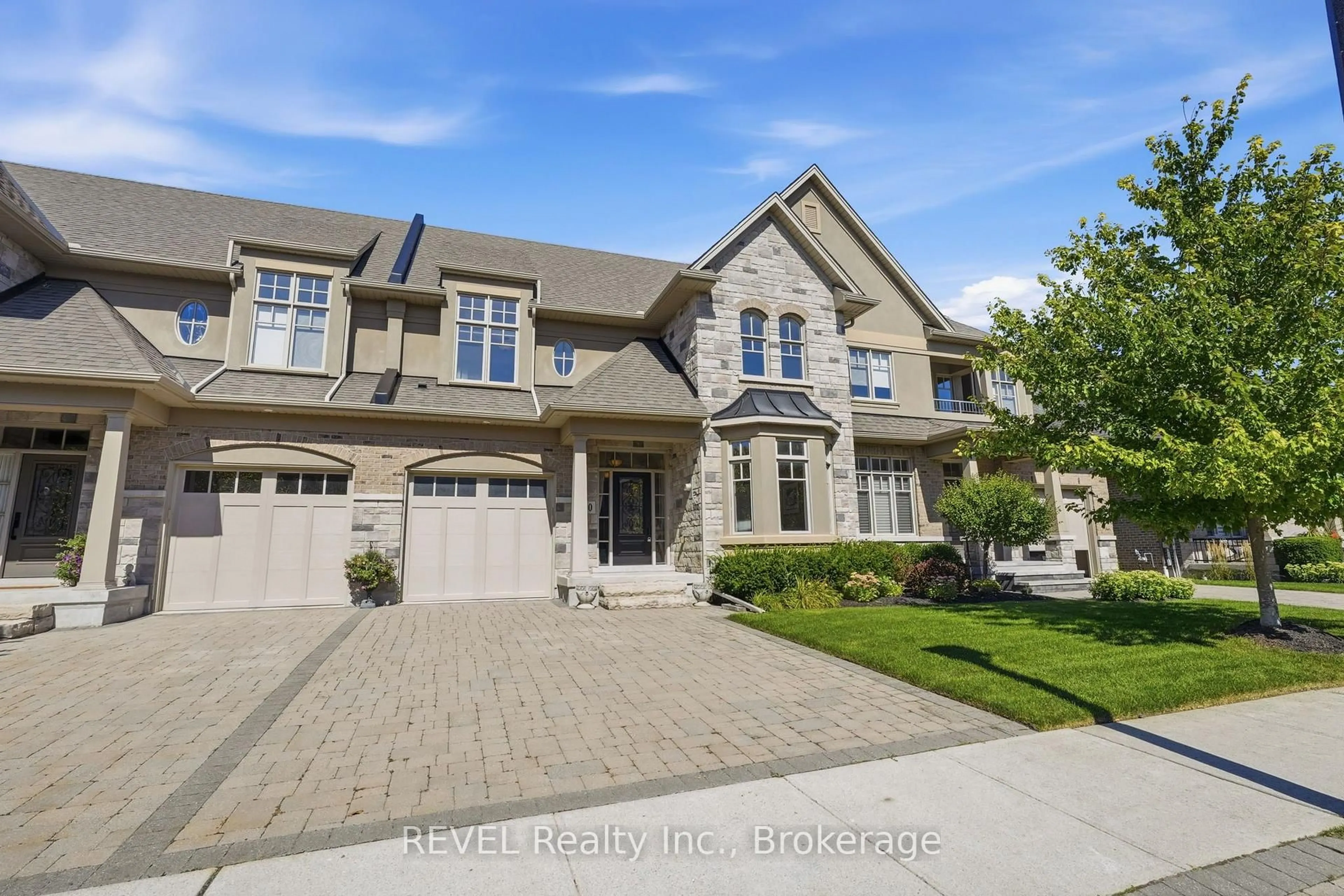 Home with brick exterior material, street for 10 Evergreen Lane, Niagara-on-the-Lake Ontario L0S 1J0