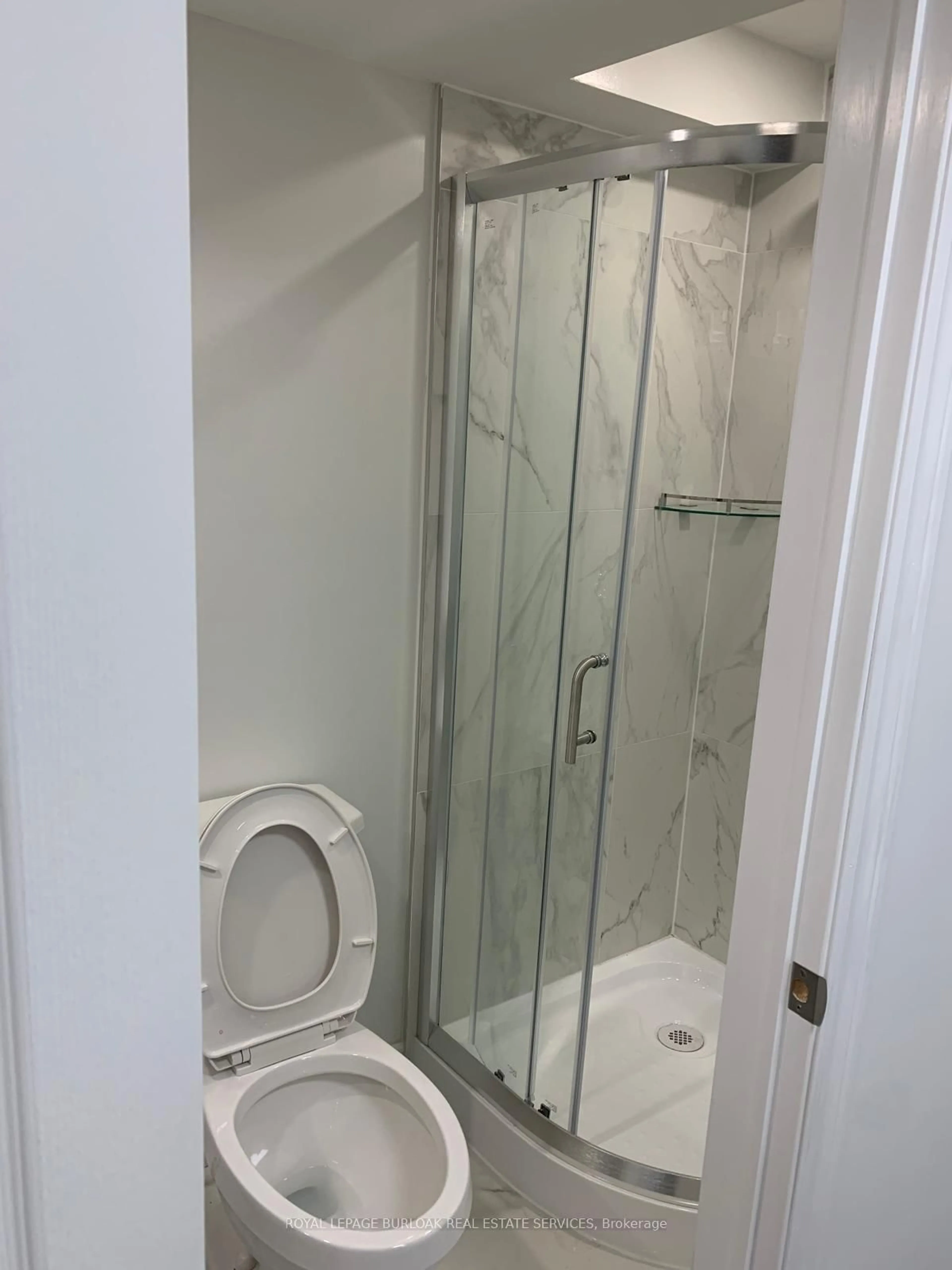 Standard bathroom, floor is not visible for 91 Pinot Cres, Hamilton Ontario L8E 0J9