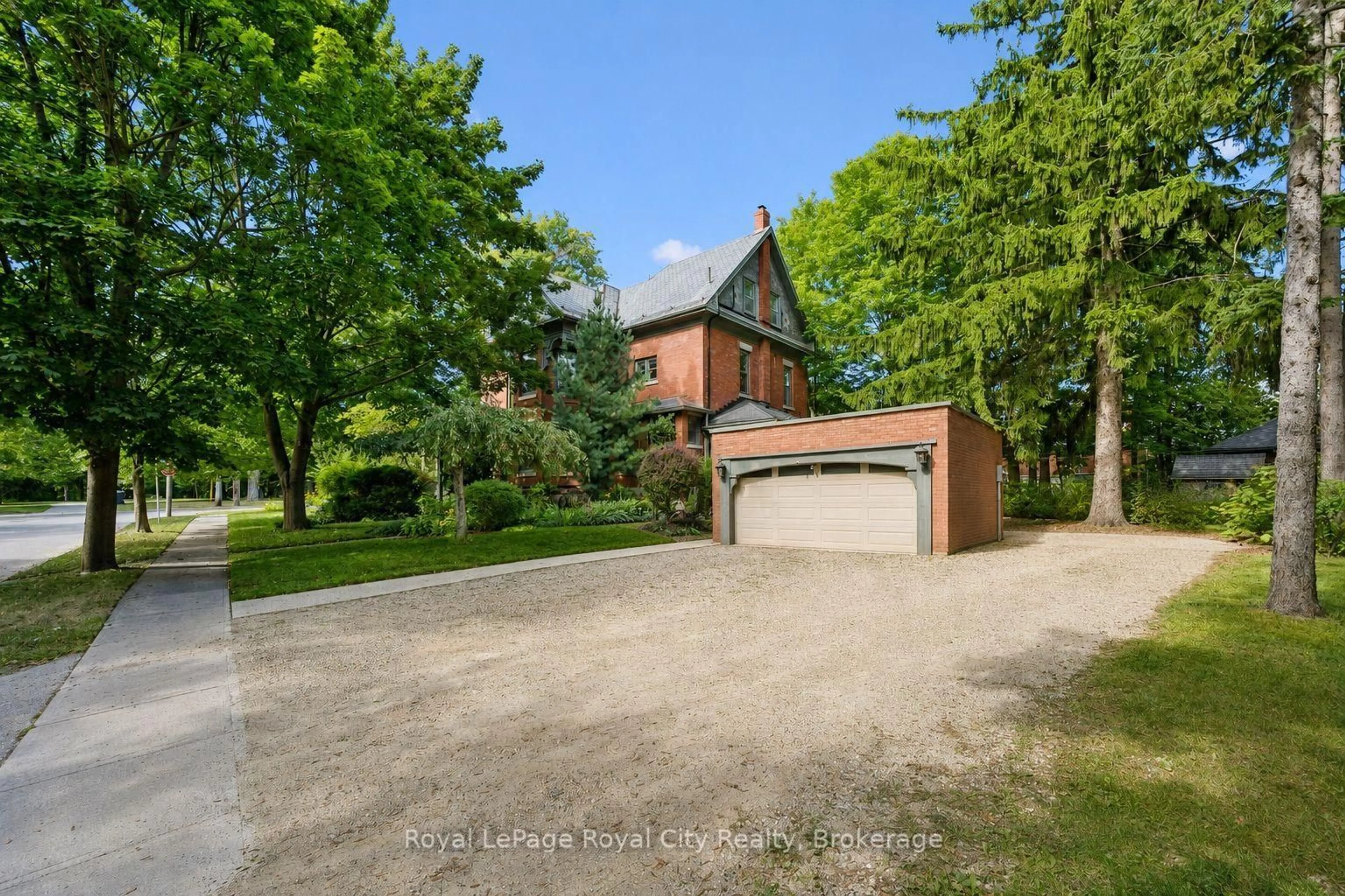 A pic from outside/outdoor area/front of a property/back of a property/a pic from drone, street for 80 London Rd, Guelph Ontario N1H 2B7